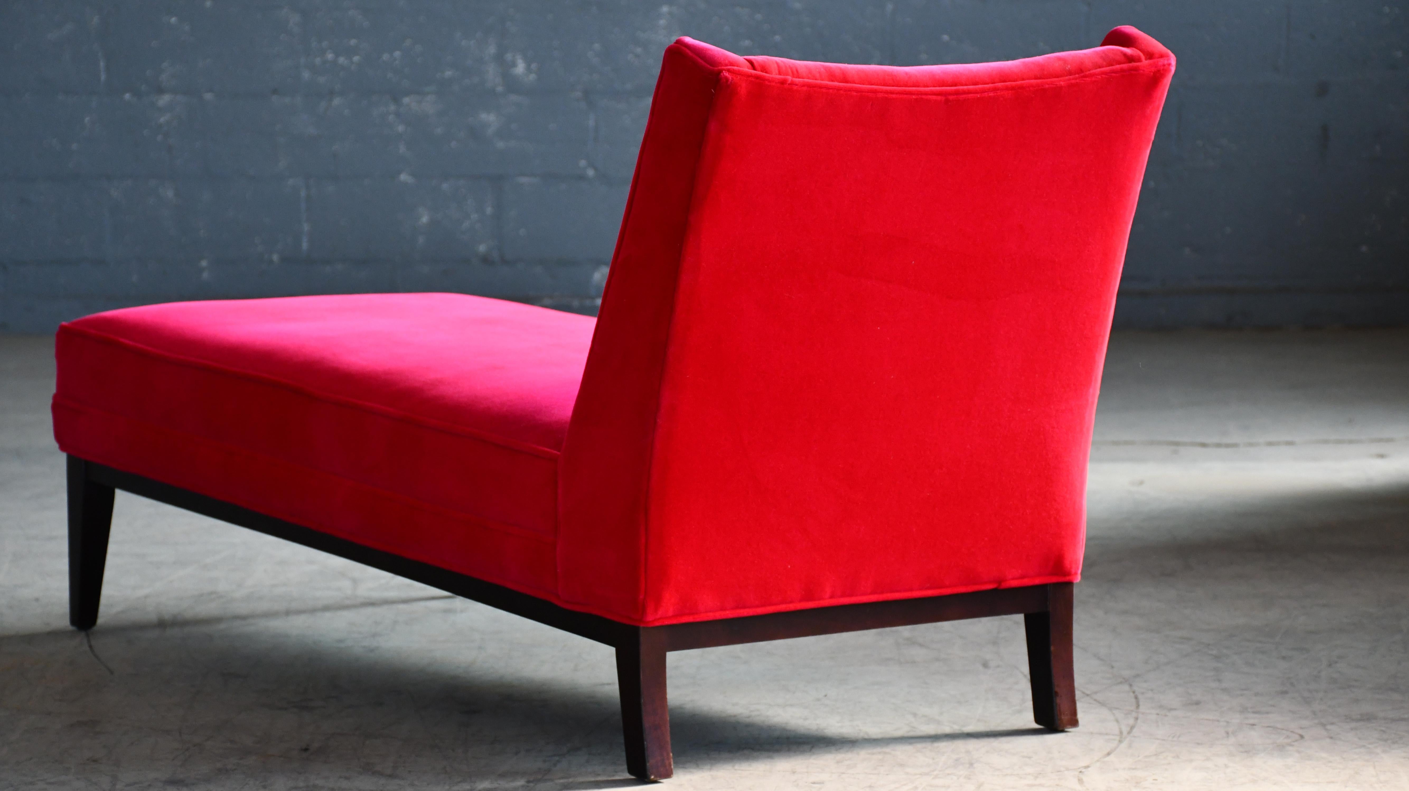 Contemporary Chaise Lounge Model 