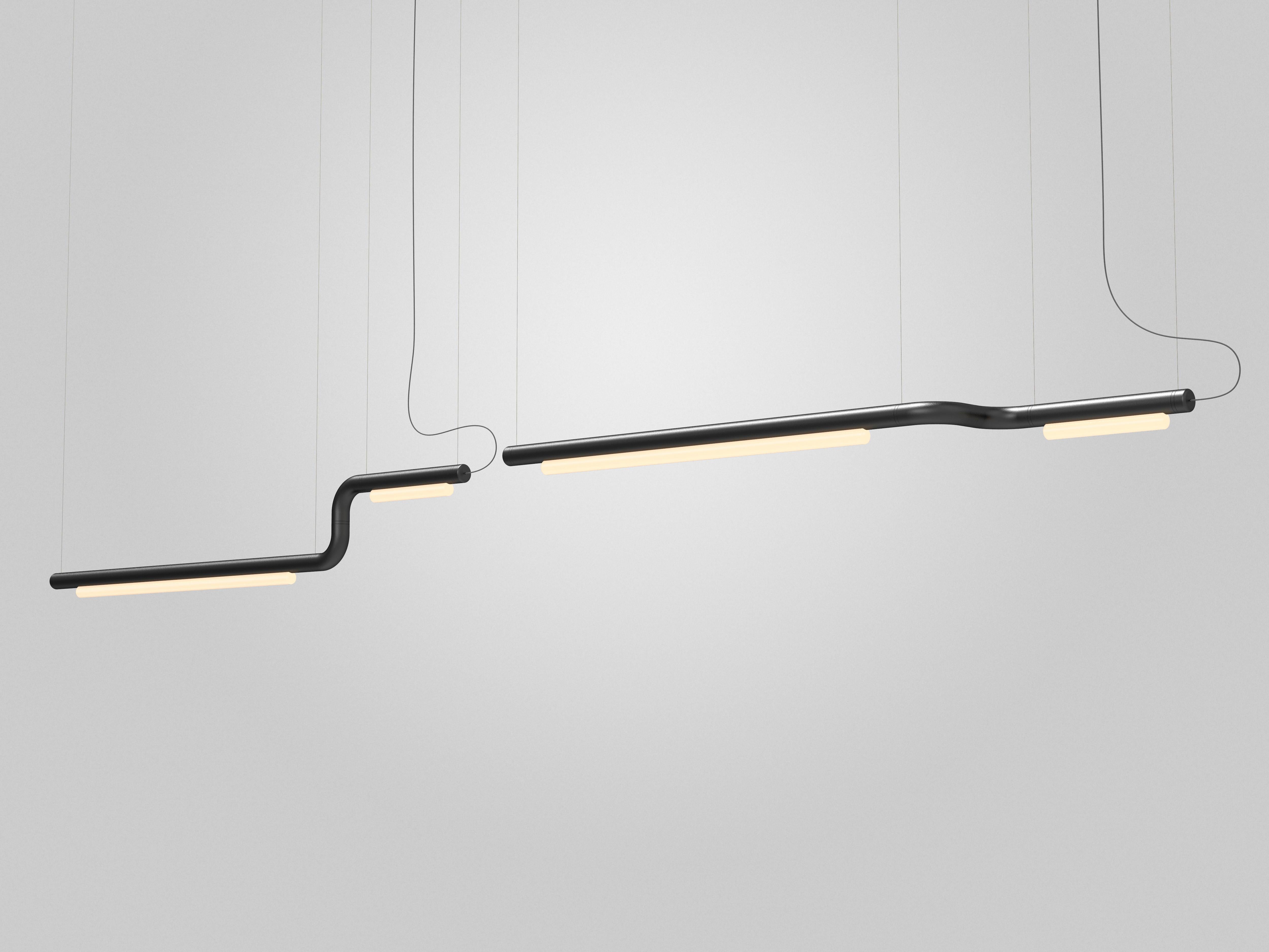 Pendente per condutture CM-2-P
Design: Caine Heintzman, Editore: AND Light

Materiali:
- Corpo in alluminio
- Acrilico fuso

Dimensioni:
183 x 29 x 5 cm
72,5” x 11,5“ x 2”
Lunghezza regolabile della goccia: 243 cm

Elettrico:
- 100-240V
-