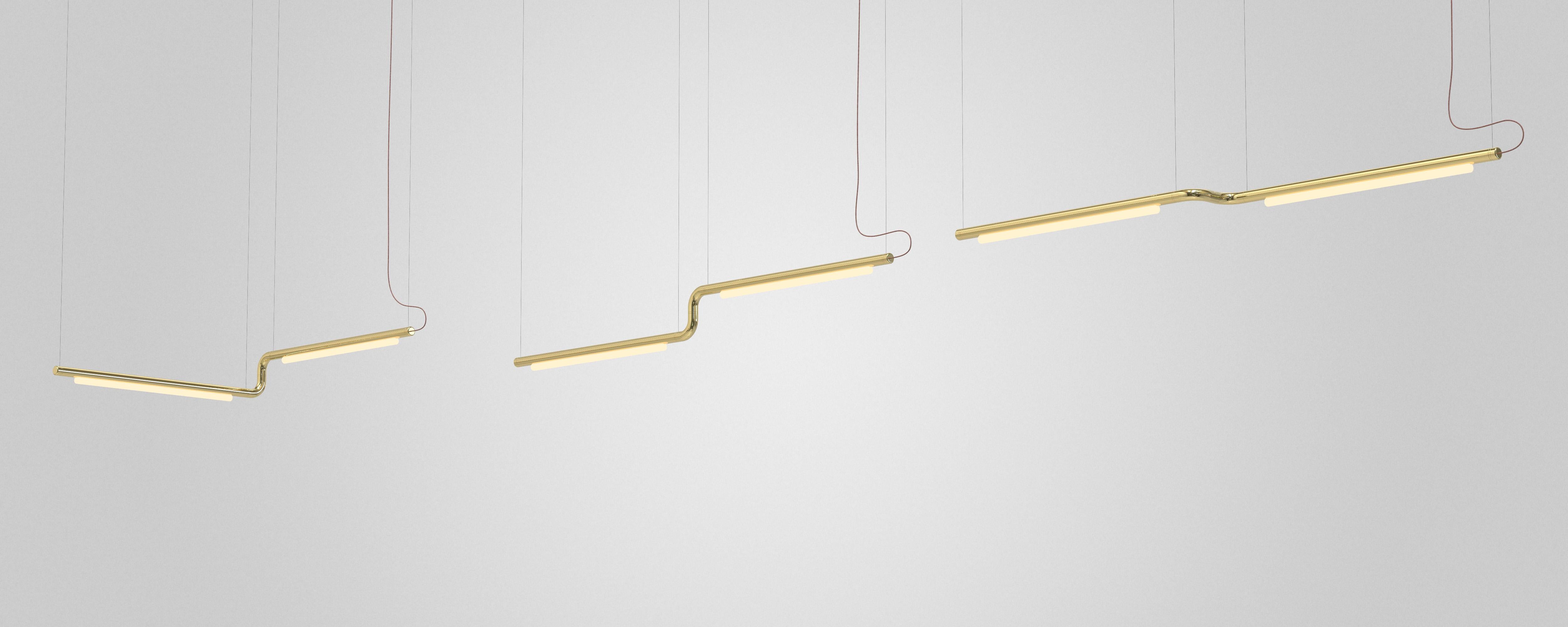 Pendente per condutture CM-3-P
Design: Caine Heintzman, Editore: AND Light

Materiali:
- Corpo in alluminio
- Acrilico fuso

Dimensioni:
267 x 29 x 5 cm
105,5” x 11,5“ x 2”
Lunghezza regolabile della goccia: 243 cm

Elettrico:
- 100-240V
-