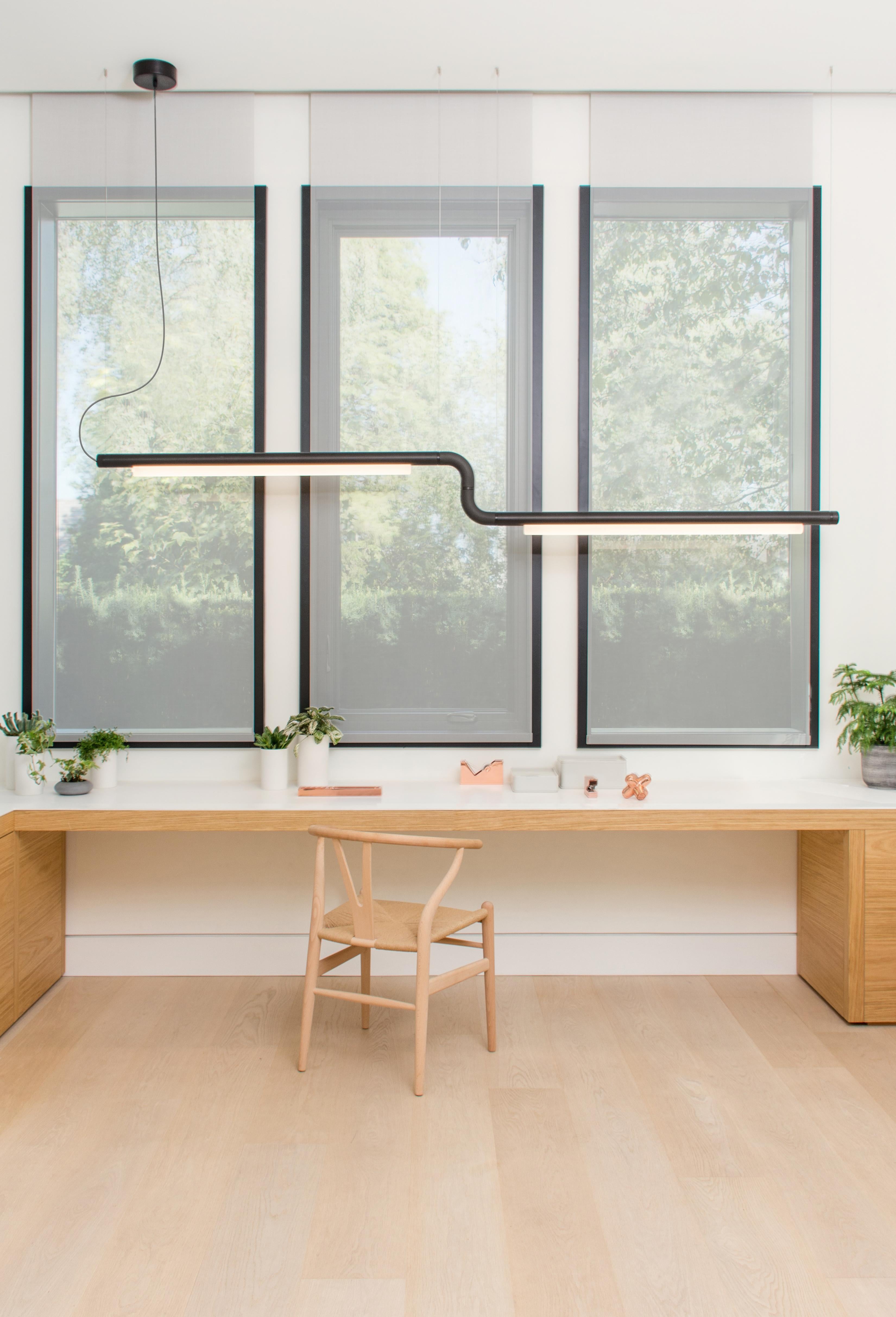 Canadese Lampadario contemporaneo / Lampada a sospensione 'Pipeline CM3-P' Ottone di P & A in vendita