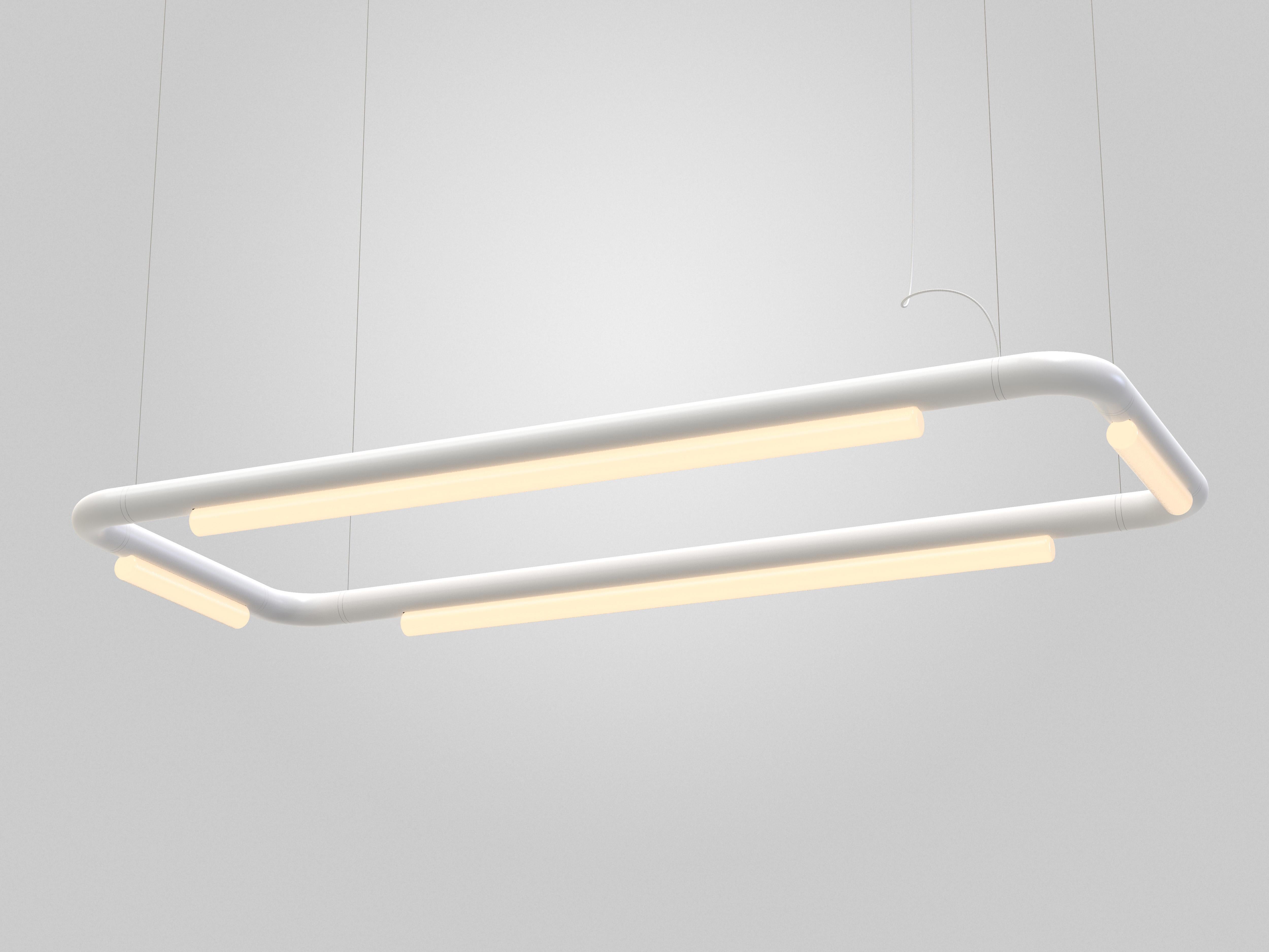 Pipeline-Anhänger CM-4-P
Design: Caine Heintzman, Herausgeber: AND Light

MATERIALIEN:
- Gehäuse aus Aluminium
- Gegossenes Acryl

Abmessungen:
146 x 62 x 7.5 cm
57,5” x 24,5“ x 3”
Einstellbare Falllänge: 243cm / 96