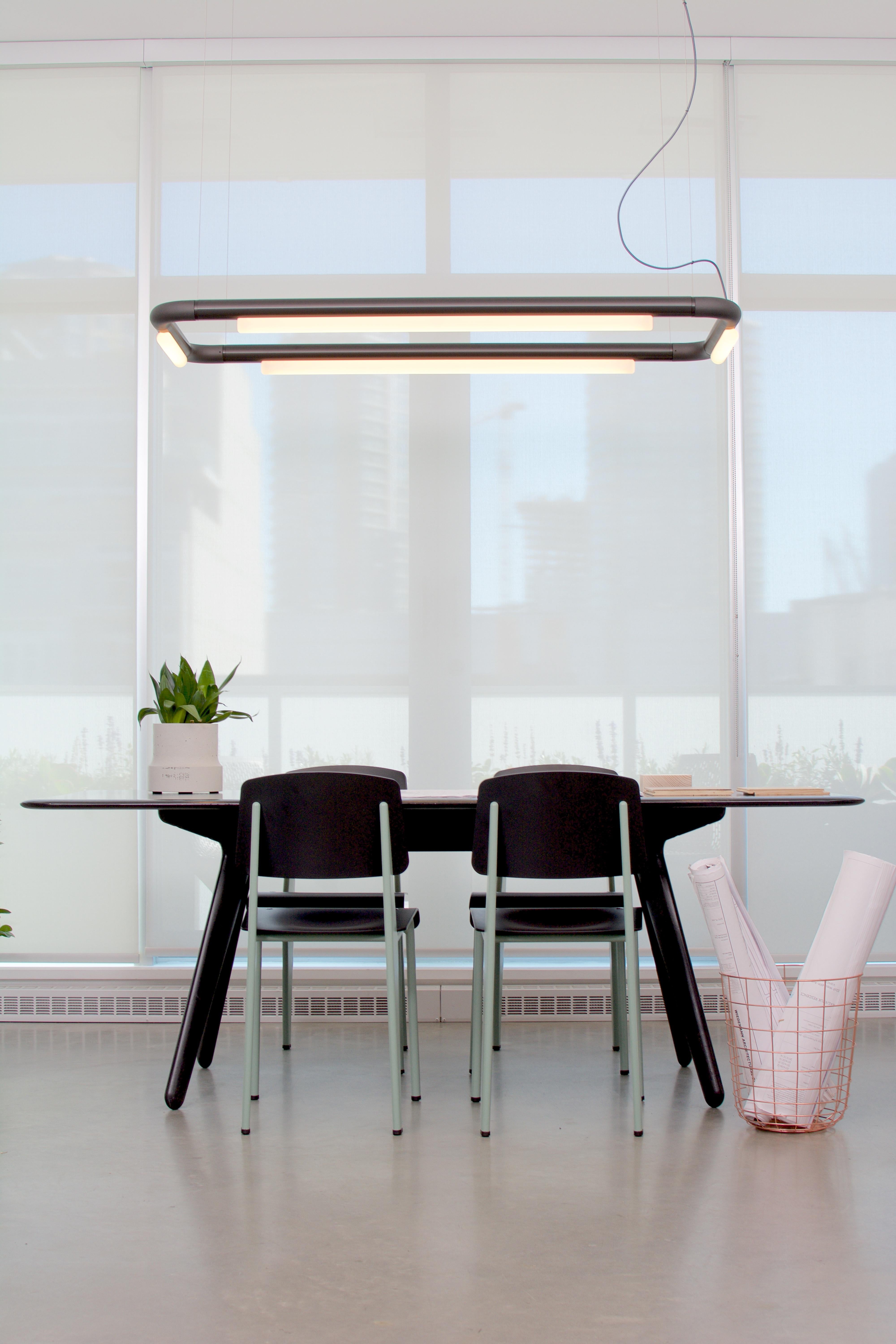 Contemporary Kronleuchter / Hängeleuchte 'Pipeline CM4-P' Weiß von AND (Kanadisch) im Angebot