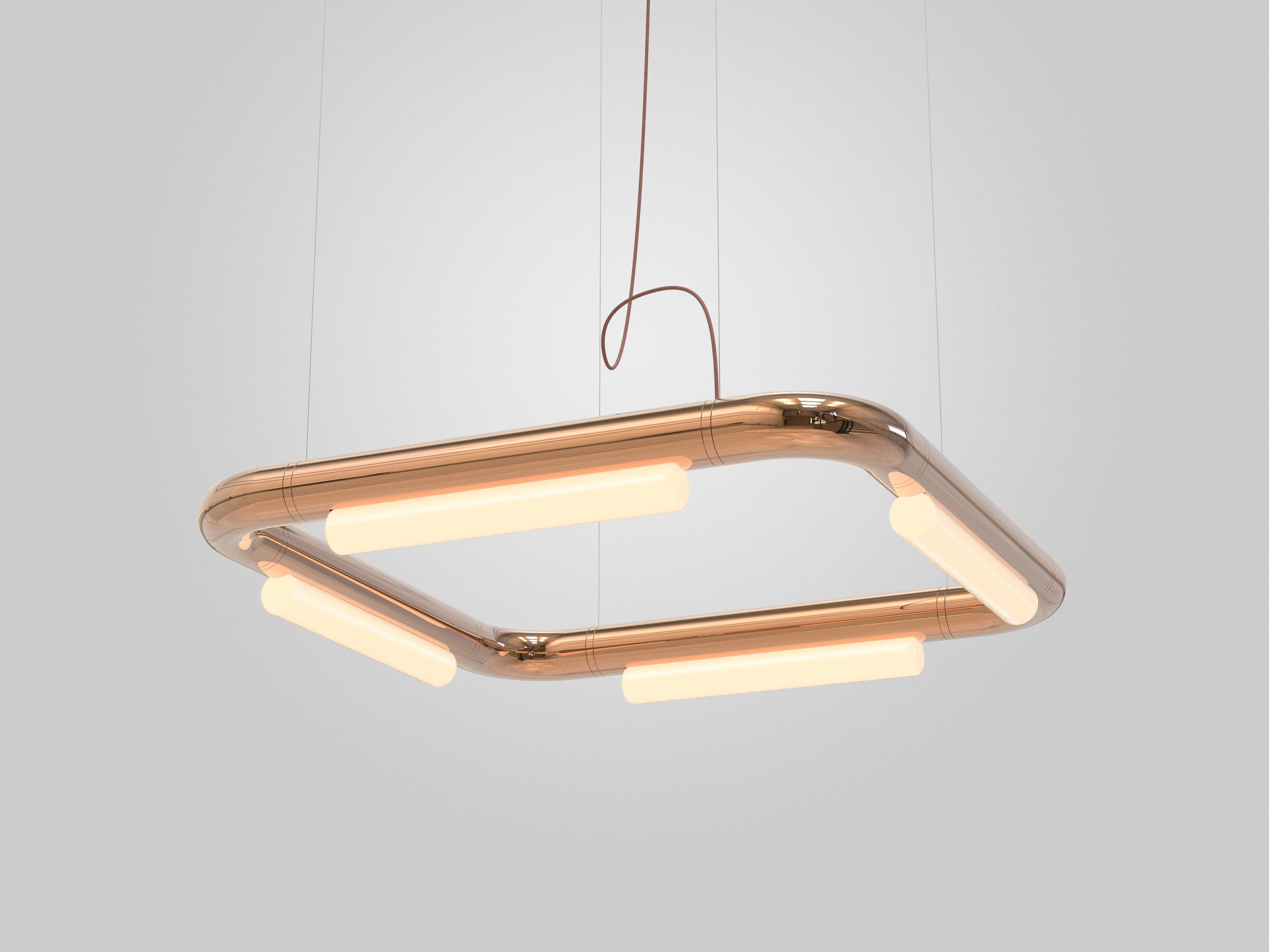 Pendente per condutture CM-5-P
Design: Caine Heintzman, Editore: AND Light

Materiali:
- Corpo in alluminio
- Acrilico fuso

Dimensioni:
62 x 62 x 7,5 cm
24,5” x 24,5“ x 3”
Lunghezza regolabile della goccia: 243 cm

Elettrico:
- 100-240V
-