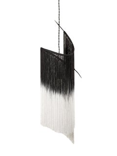 Araña contemporánea 'Rey I' Hilos Negro/Blanco by Ann Demeulemeester