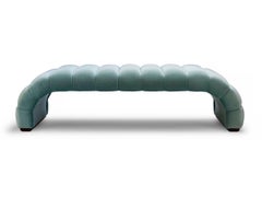 Banc Contemporary Channel Fleure en velours Mohair Jade avec pieds en noyer