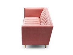 Sofá contemporáneo festoneado de 2 plazas Fleure de terciopelo de algodón rosa y patas de latón