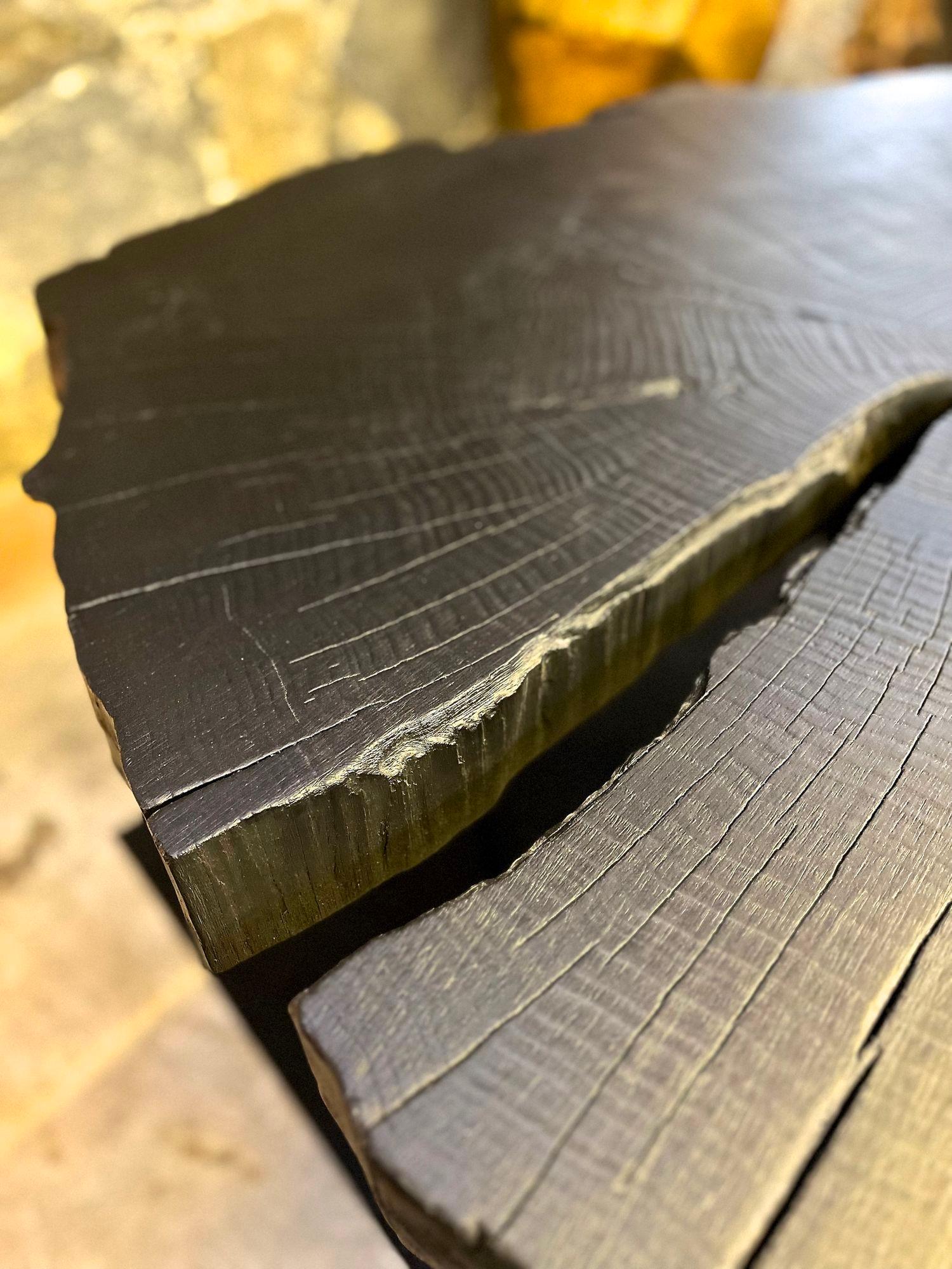 Contemporary Charred Oak Wood Esstisch mit schwarzem Stahlgestell, AT 2024 (Moderne) im Angebot
