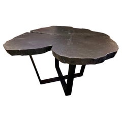 Mesa de Comedor Contemporánea de Madera de Roble Carbón con Base de Acero Negro, AT 2024