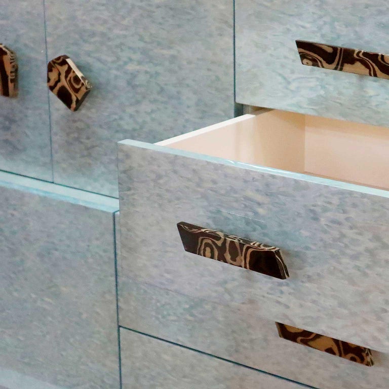 Contemporary Chest of Drawers in Blue Bird Eye Stained Wood Leaf & Brass Details For Sale 1