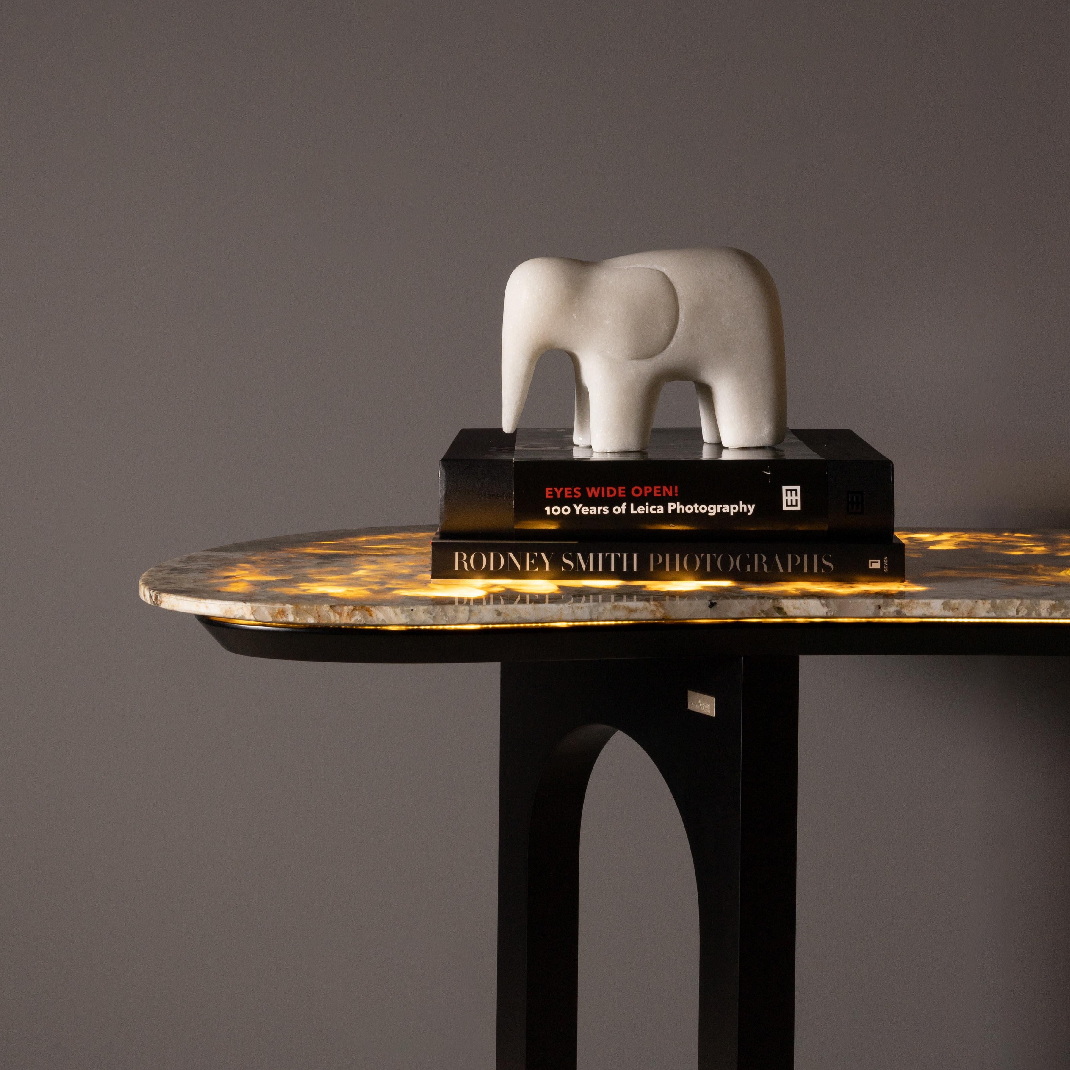Onyx Table console contemporaine Chiado, cuir rouge, quartz, fait main Greenapple en vente