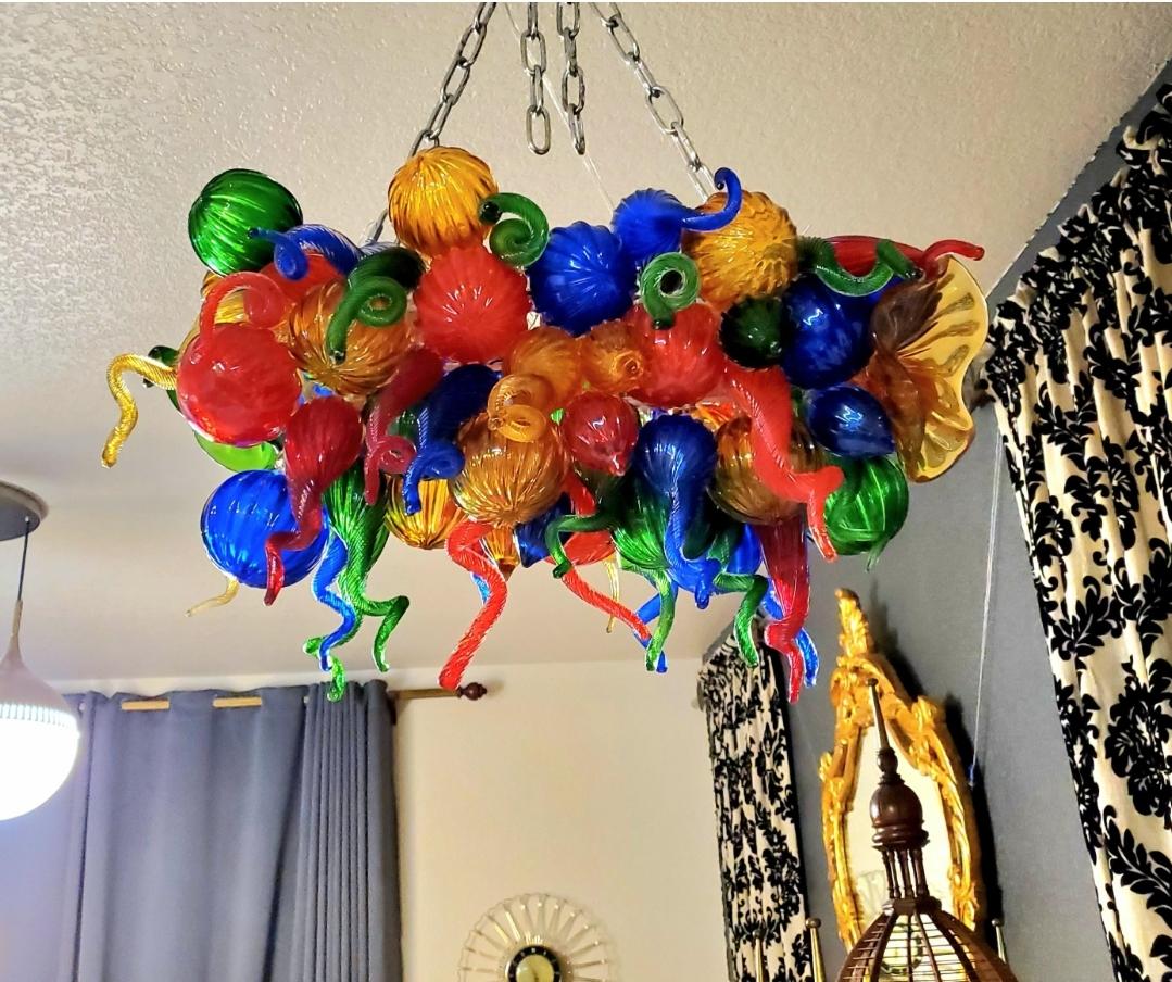 Gorgeous murano chandelier created with Dale Chihuly who did the Bellagio chandeliers in Las Vegas. 

80 individual pieces of hand blown Murano glass.
Need a couple of days lead time to pack it up.

Gorgeous, bright hand blown ornaments.

It looks