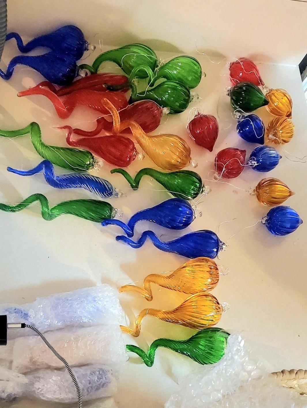 Contemporary Chihuly Murano Hand Blown 80 Piece Glass Chandelier In Good Condition In Waxahachie, TX