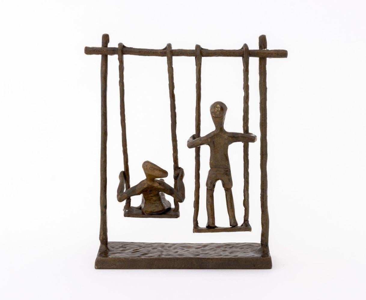 Escultura de Bronce Contemporánea Niños Columpiándose siglo XX en venta