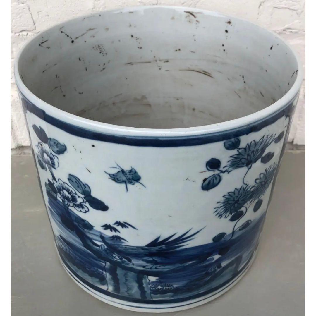 Contemporary Chinoiserie Planter With Bird in Window Motif In New Condition For Sale In Alpharetta, GA