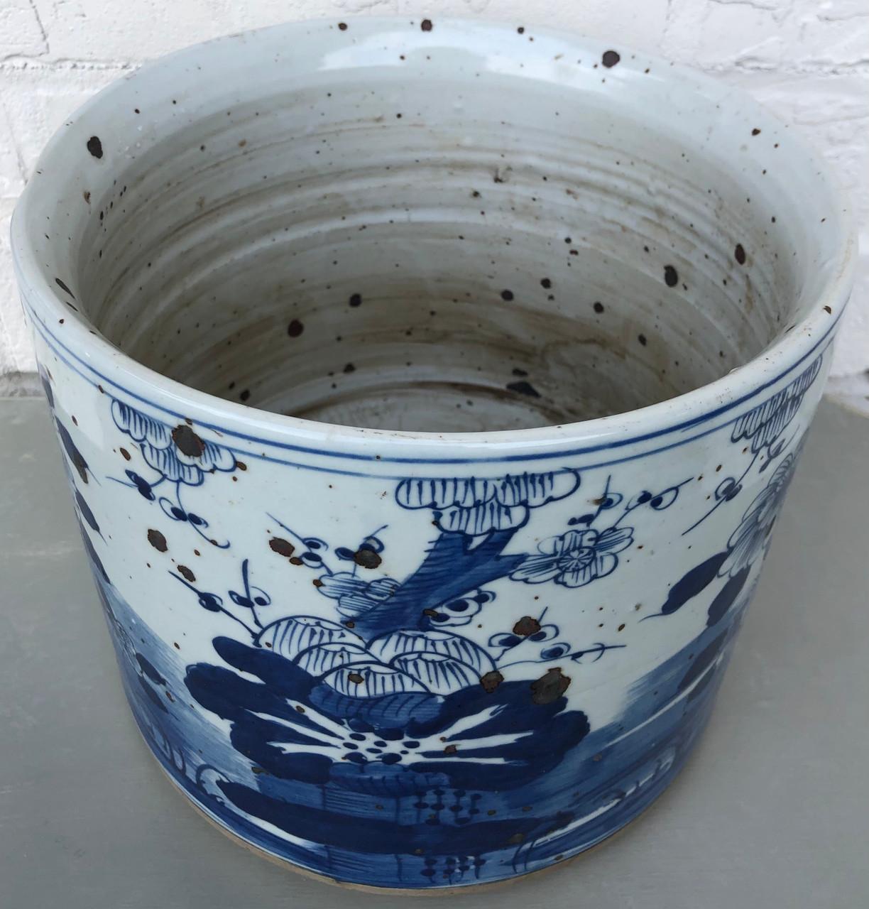 Contemporary Chinoiserie Planter With Floral Motif In New Condition In Alpharetta, GA
