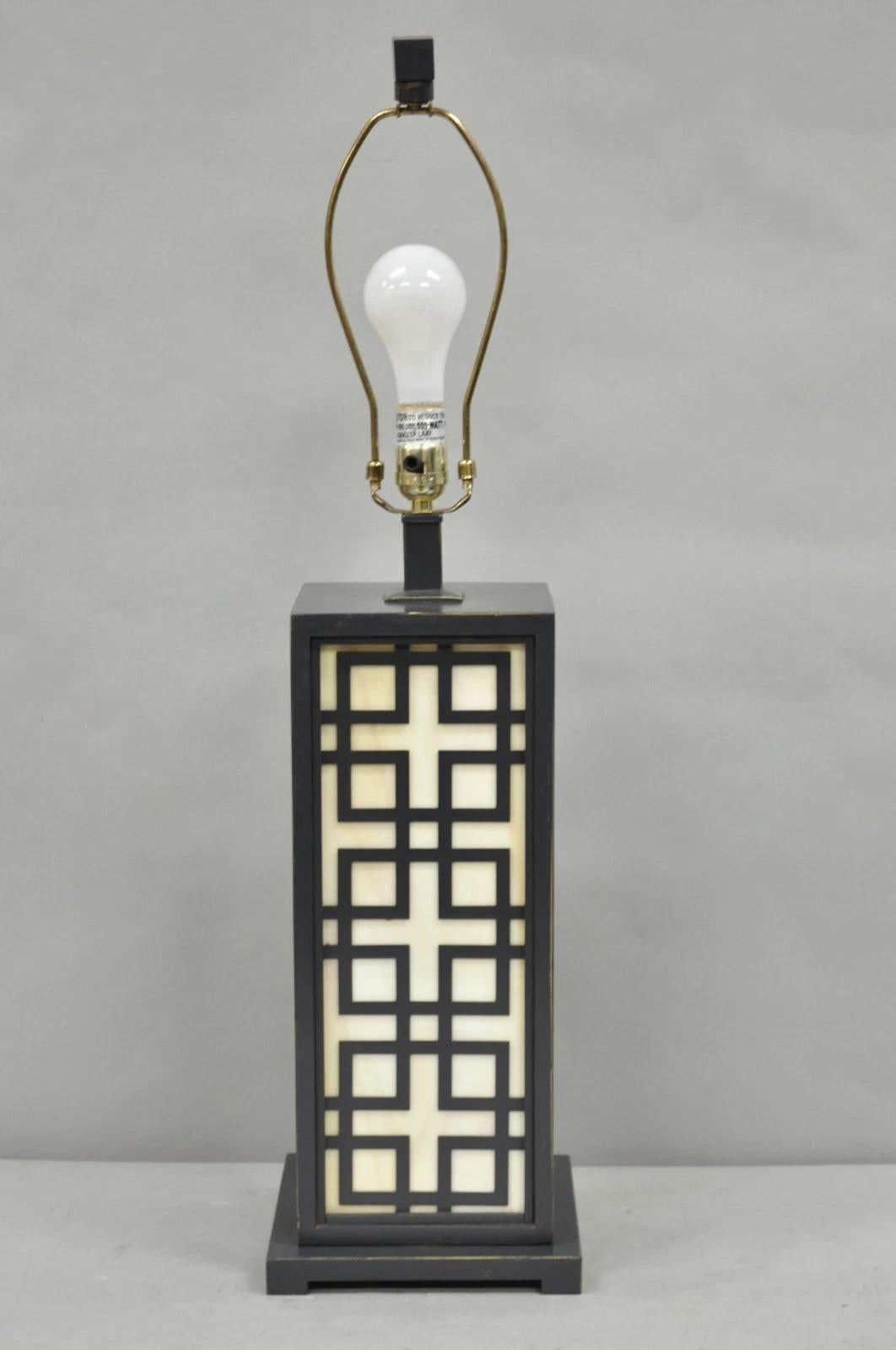 Lámpara de Sobremesa Contemporánea Chinoiserie Vidrieras Metal Cepillado Diseño Calado en venta 6