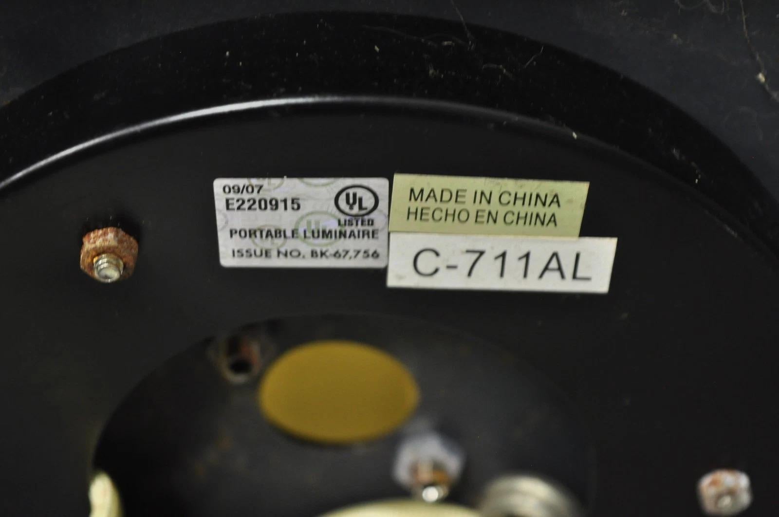 Lámpara de Sobremesa Contemporánea Chinoiserie Vidrieras Metal Cepillado Diseño Calado en venta 4