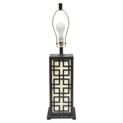 Lámpara de Sobremesa Contemporánea Chinoiserie Vidrieras Metal Cepillado Diseño Calado