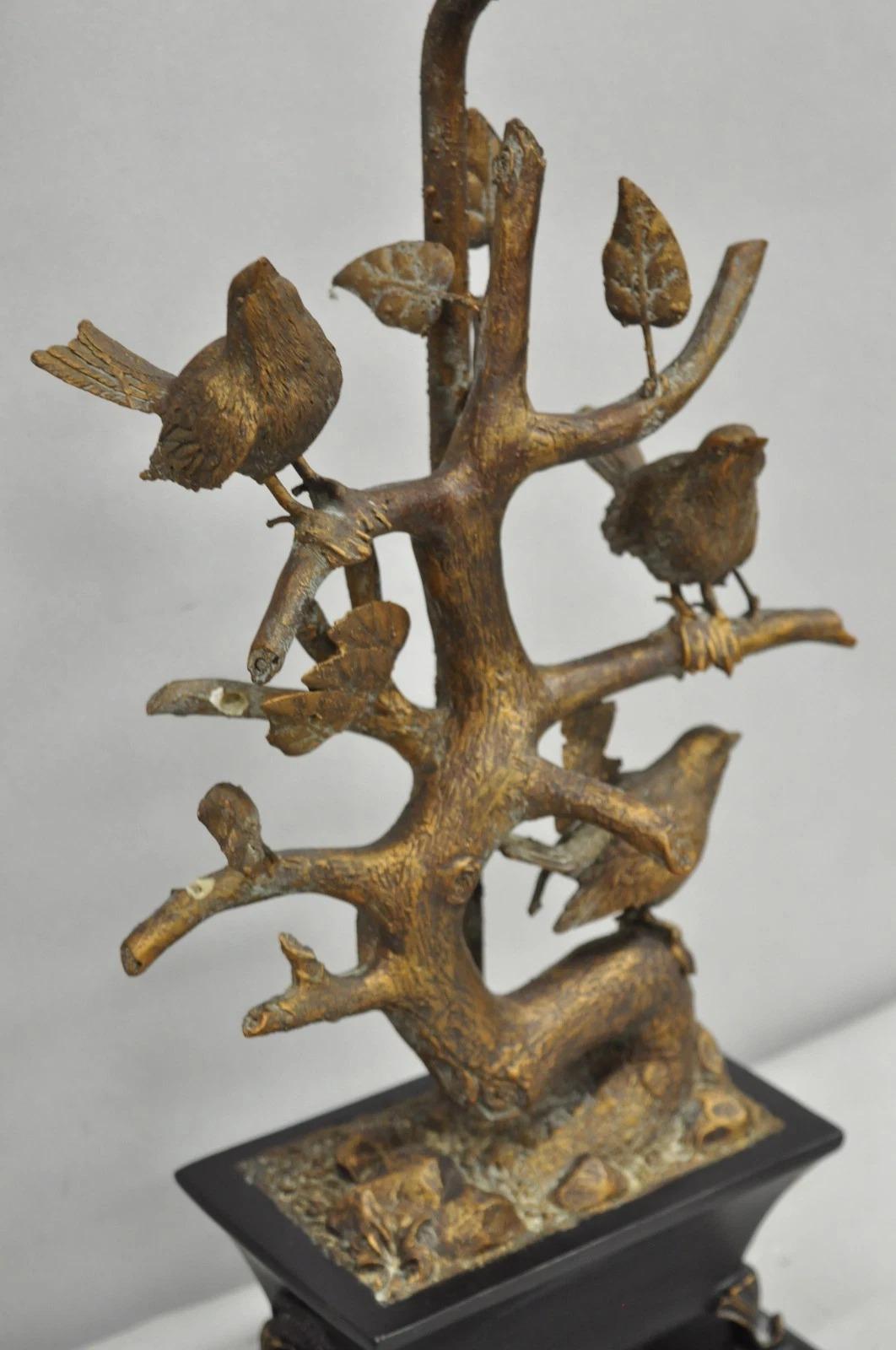 Lámpara de Sobremesa Contemporánea Estilo Chinoiserie Acabado Bronce Metal Pájaros en Rama en venta 6