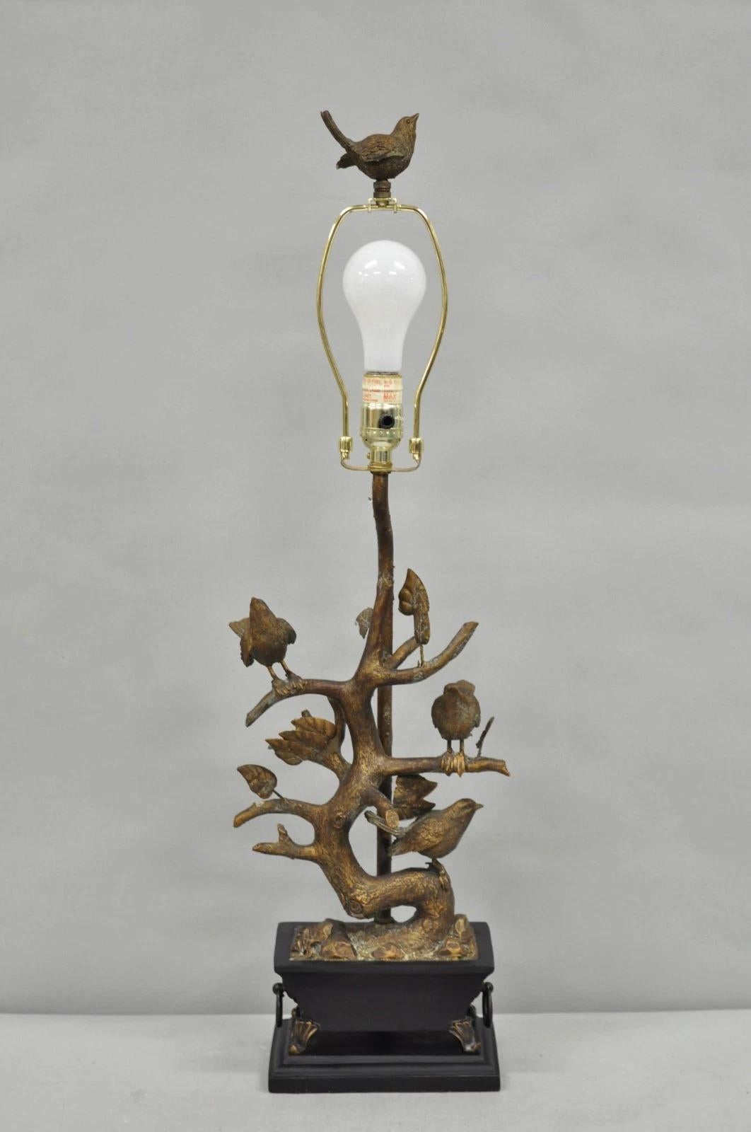 Lámpara de Sobremesa Contemporánea Estilo Chinoiserie Acabado Bronce Metal Pájaros en Rama en venta 7
