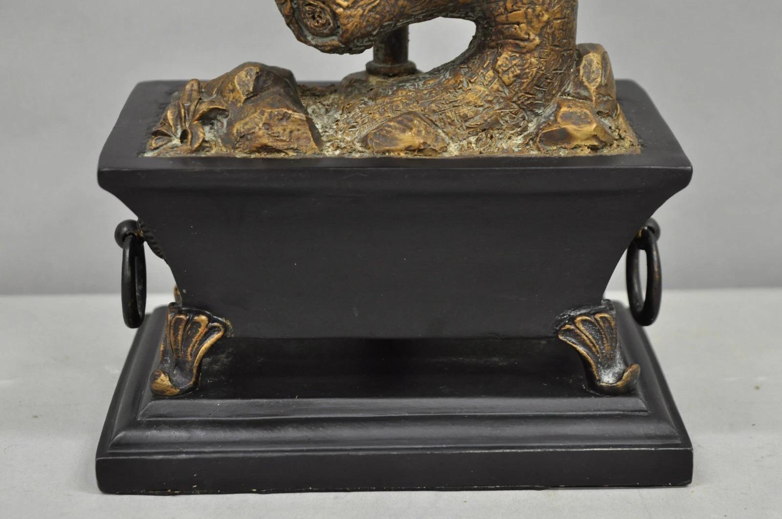 Lámpara de Sobremesa Contemporánea Estilo Chinoiserie Acabado Bronce Metal Pájaros en Rama siglo XX en venta