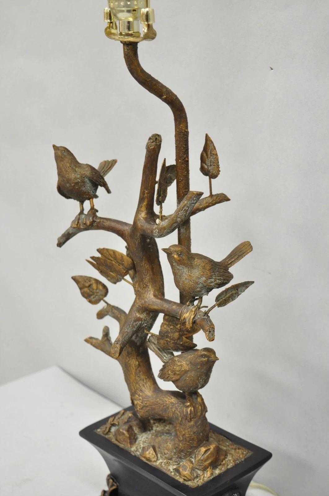 Lámpara de Sobremesa Contemporánea Estilo Chinoiserie Acabado Bronce Metal Pájaros en Rama en venta 1