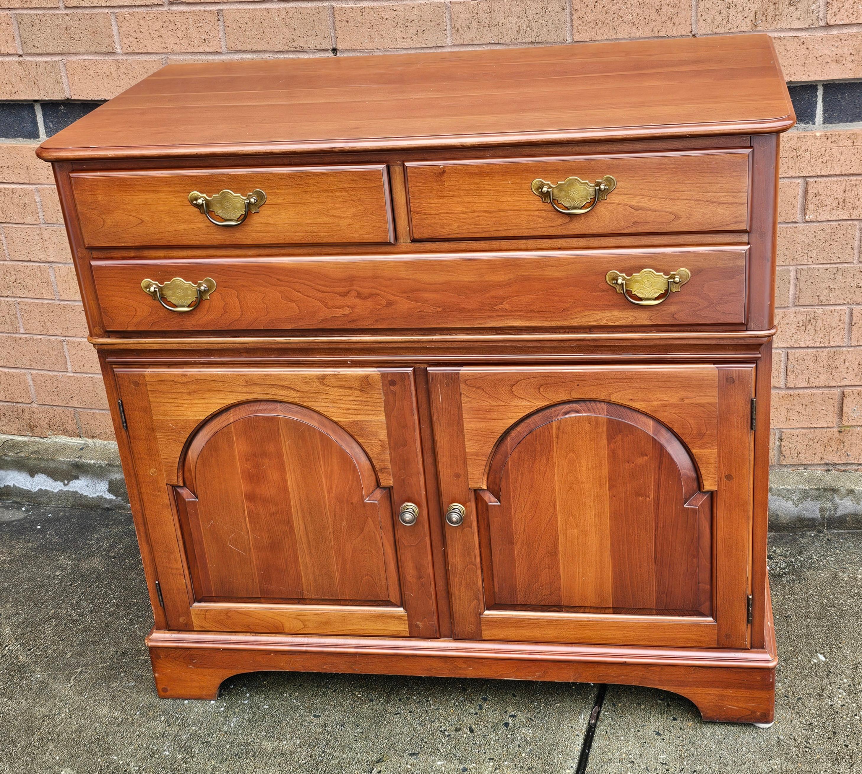 Pennsylvania House Chippendale Style Side Cabinet Buffet In Good Condition For Sale In Germantown, MD