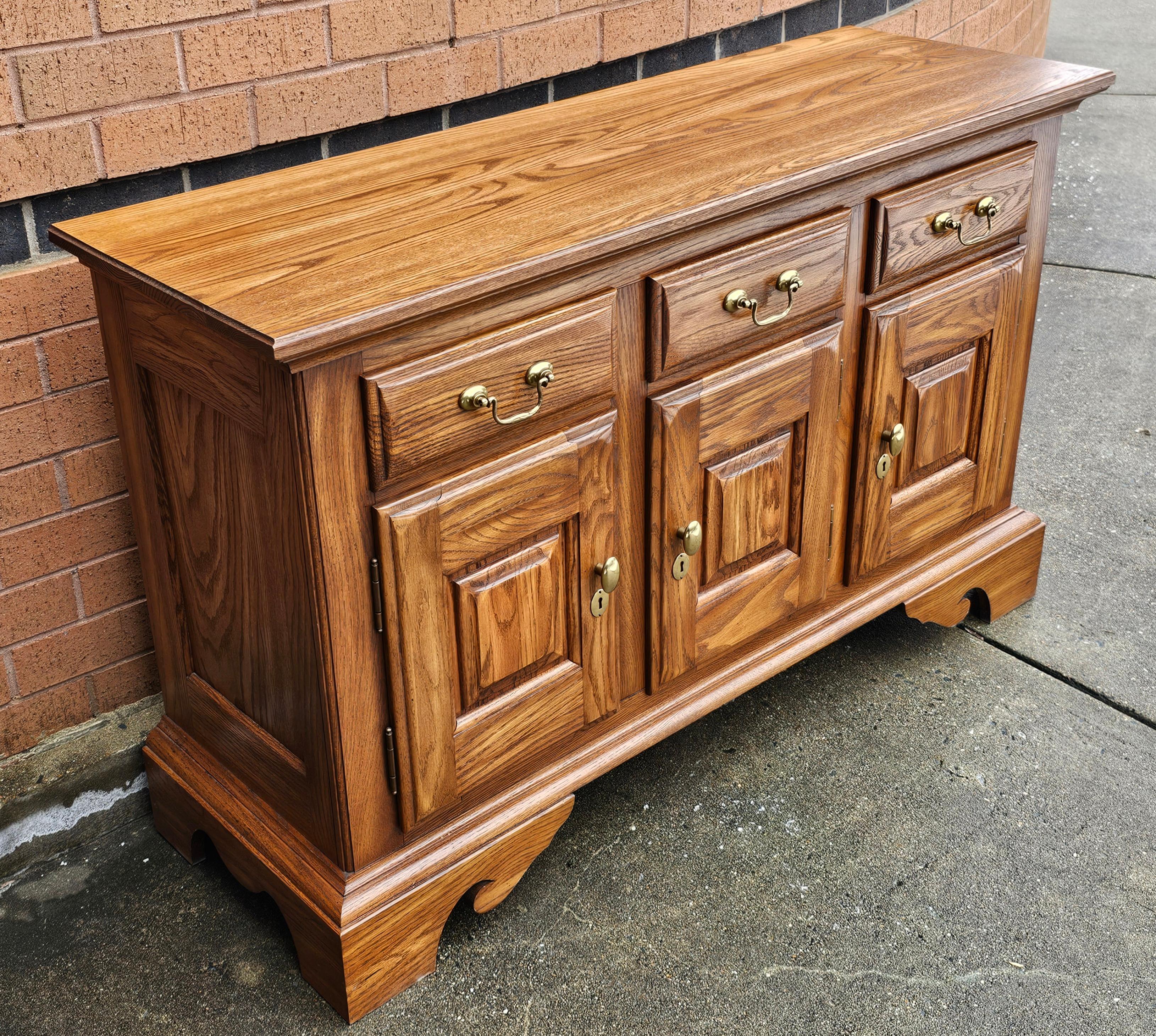 Other Pennsylvania House Chippendale Style Solid Oak SideBoard Buffet  For Sale
