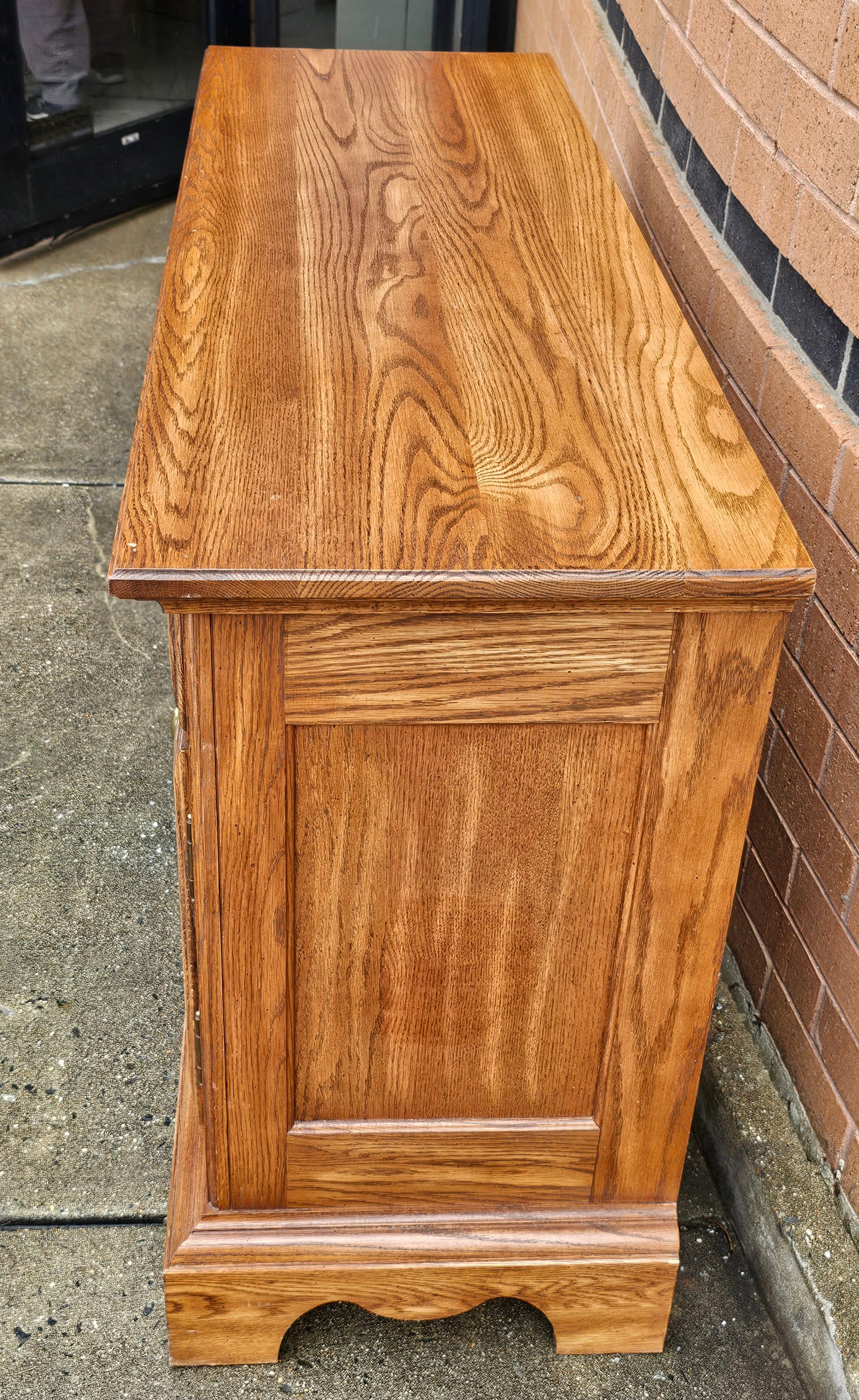 American Pennsylvania House Chippendale Style Solid Oak SideBoard Buffet  For Sale