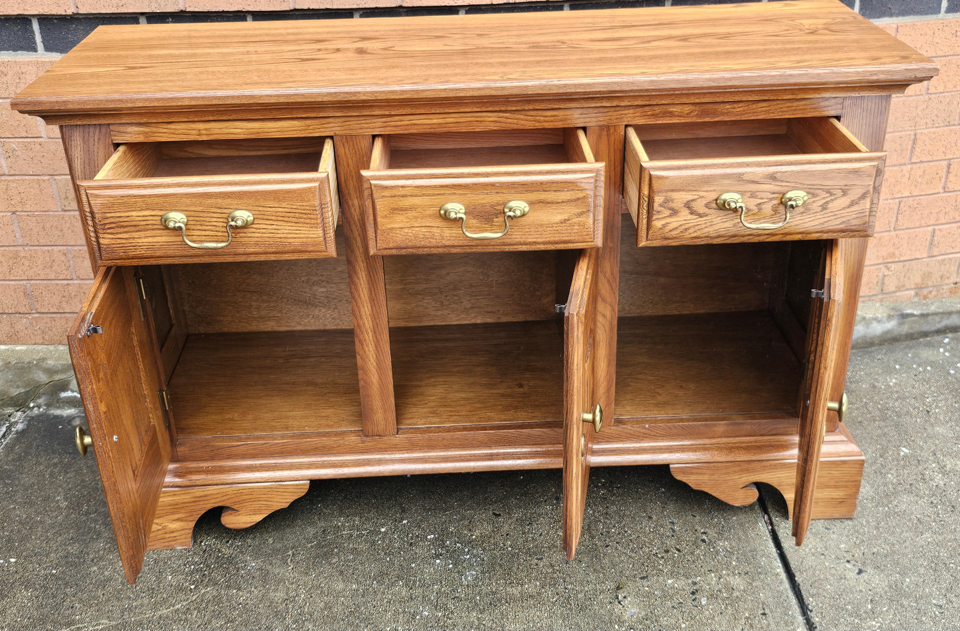 Pennsylvania House Chippendale Style Solid Oak SideBoard Buffet  For Sale 1