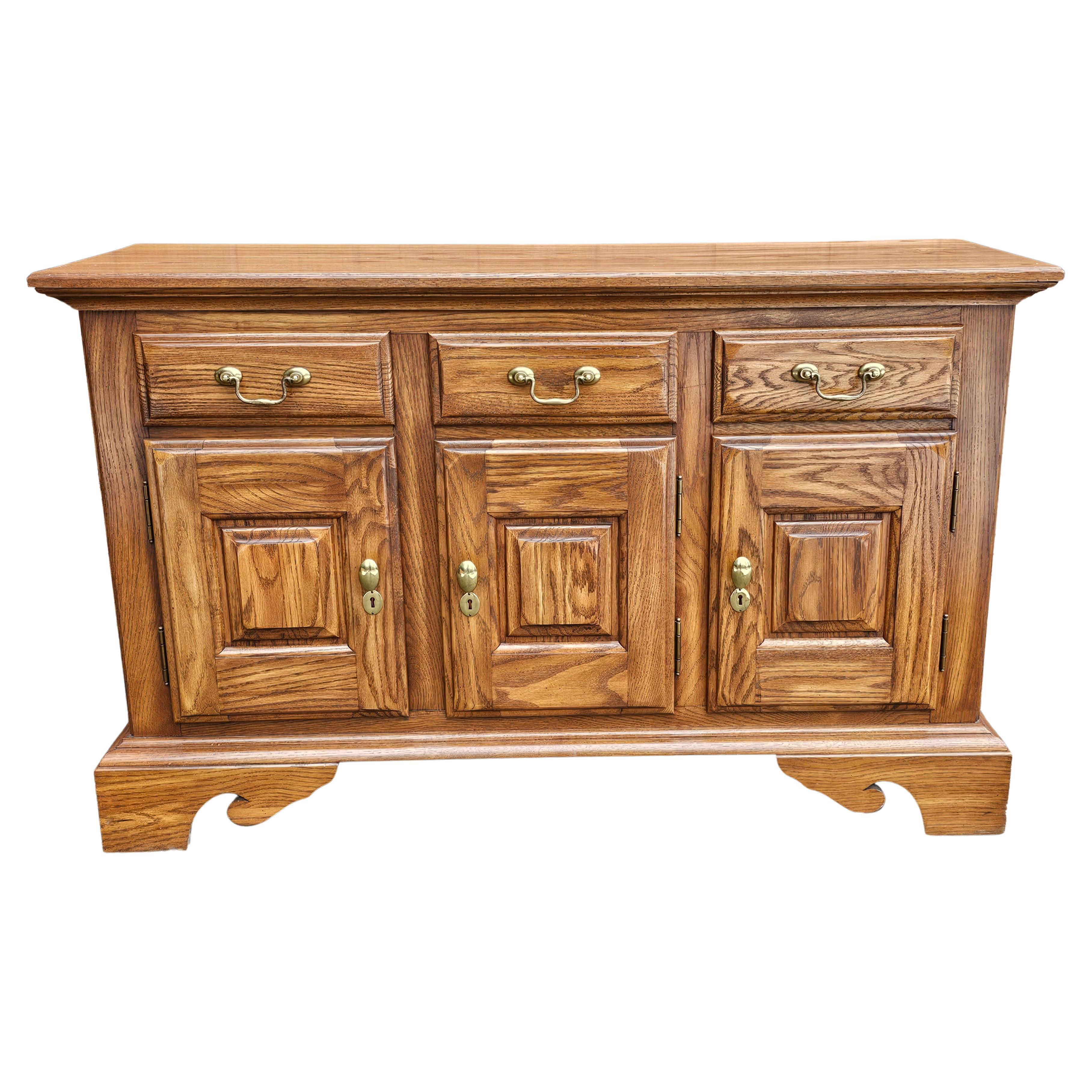 Pennsylvania House Chippendale Style Solid Oak SideBoard Buffet  For Sale