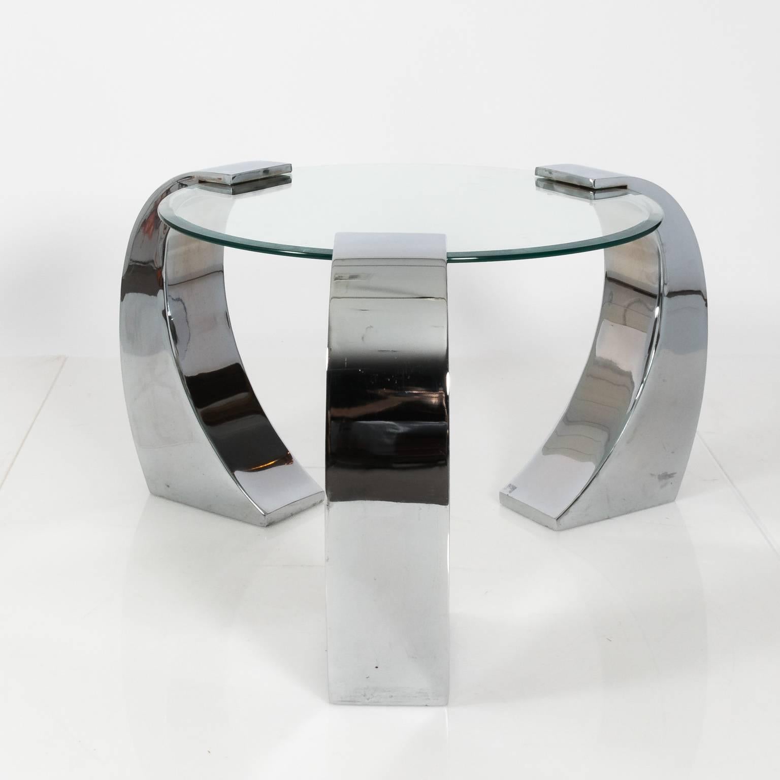 Contemporary Chrome and Glass Circular Table In Good Condition For Sale In Stamford, CT