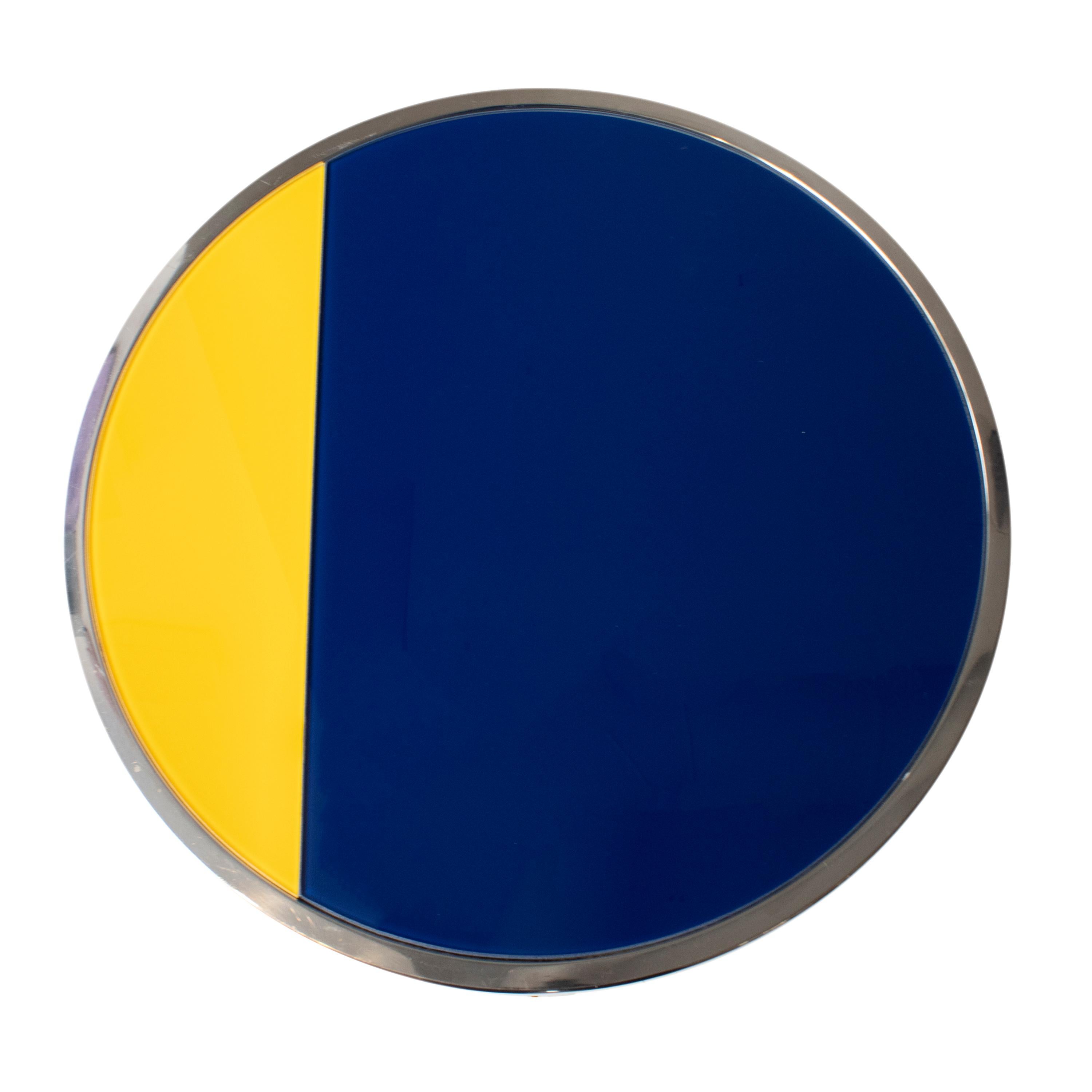 Espagnol Table centrale ronde contemporaine en acier chromé, verre bleu et jaune, Italie, 1970 en vente