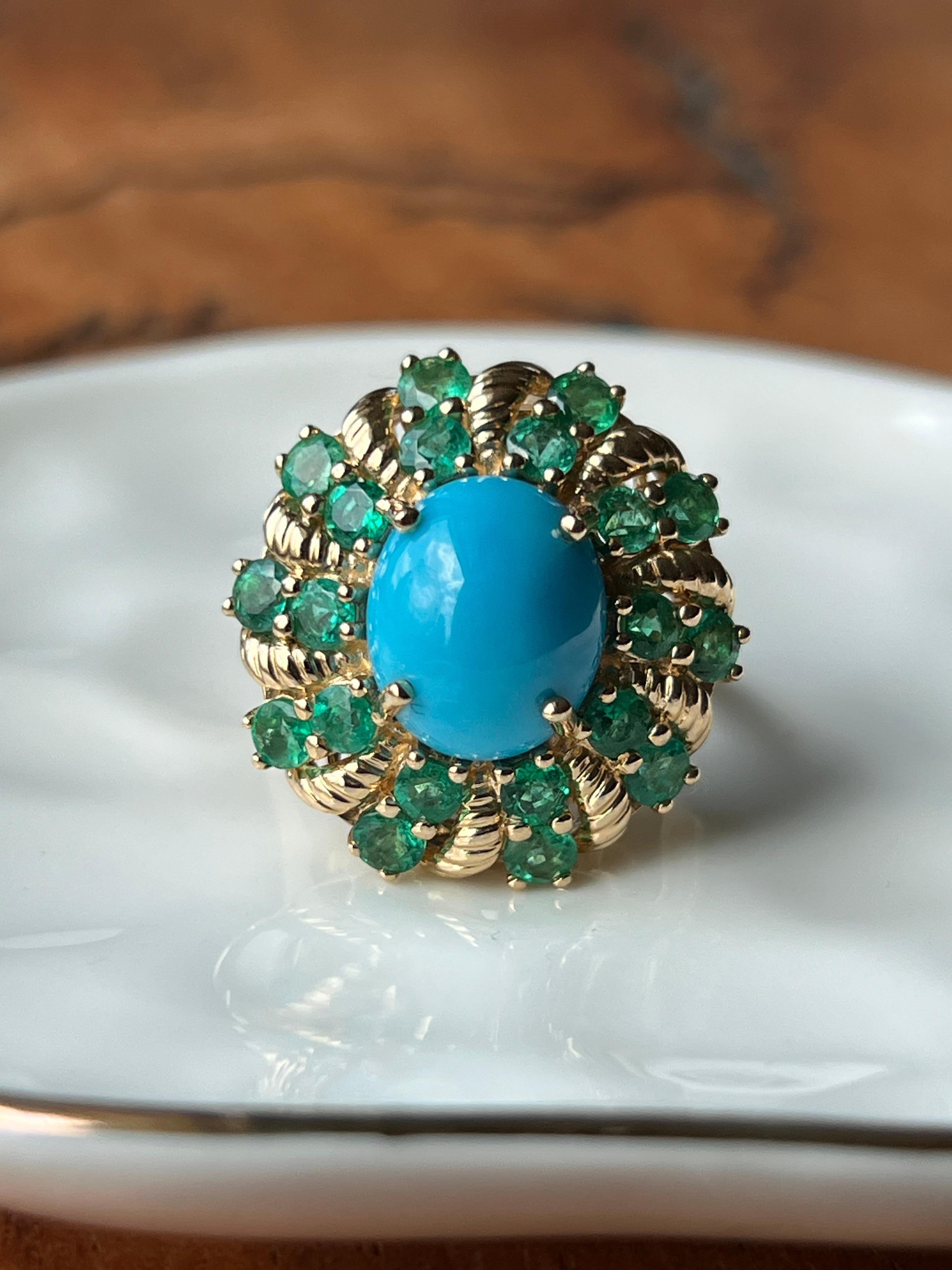 Contemporary Chrysocolla In Chalcedony Emerald and 14k Yellow Gold Cocktail Ring For Sale 5