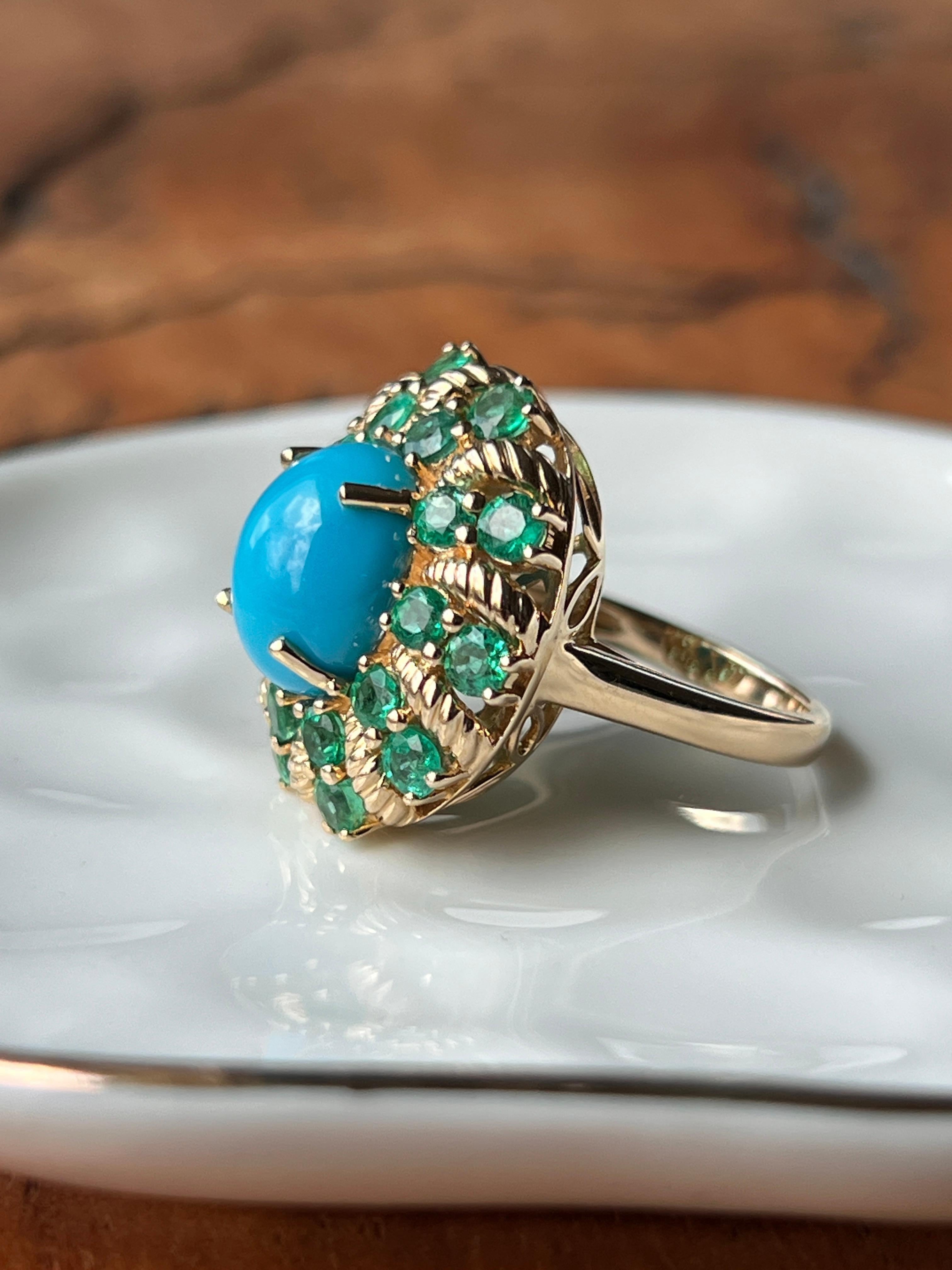 Contemporary Chrysocolla In Chalcedony Emerald and 14k Yellow Gold Cocktail Ring For Sale 6