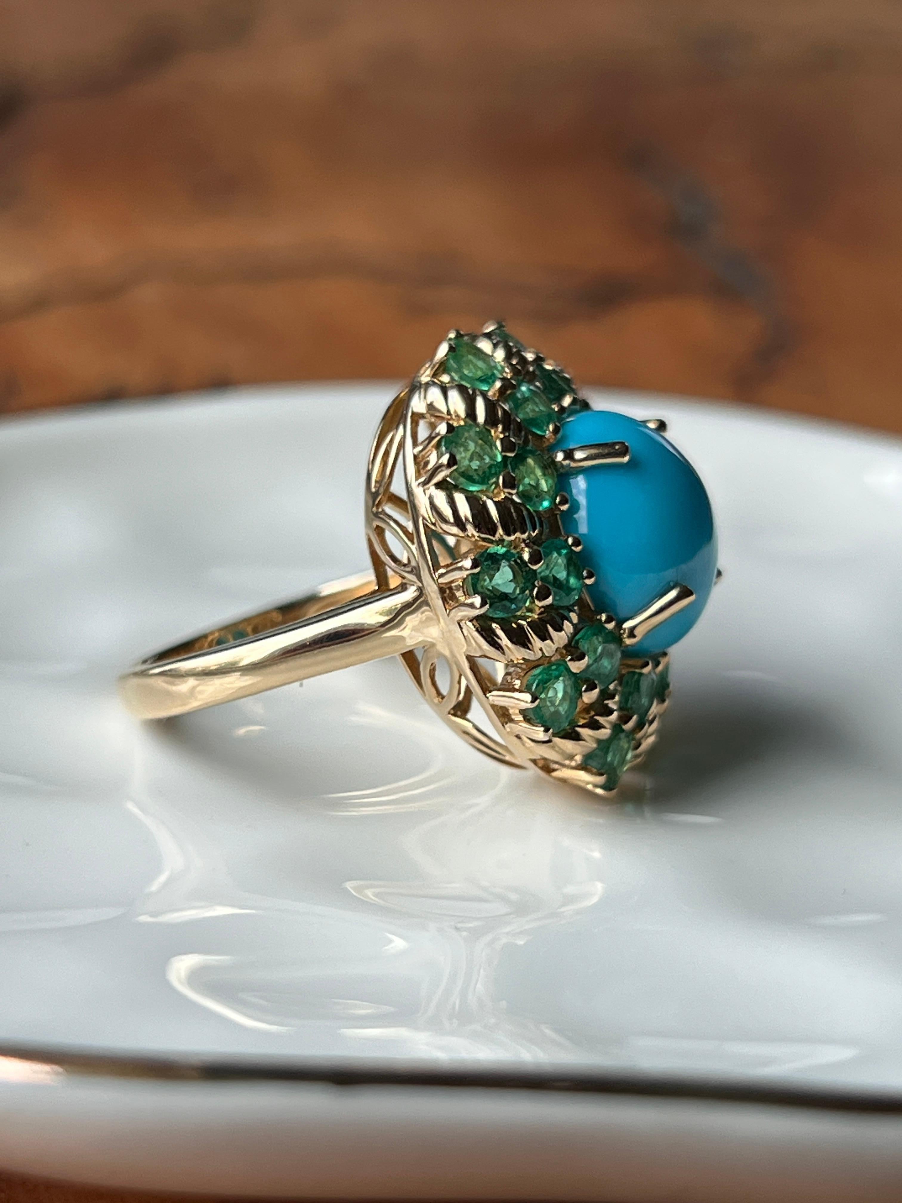 Contemporary Chrysocolla In Chalcedony Emerald and 14k Yellow Gold Cocktail Ring For Sale 7