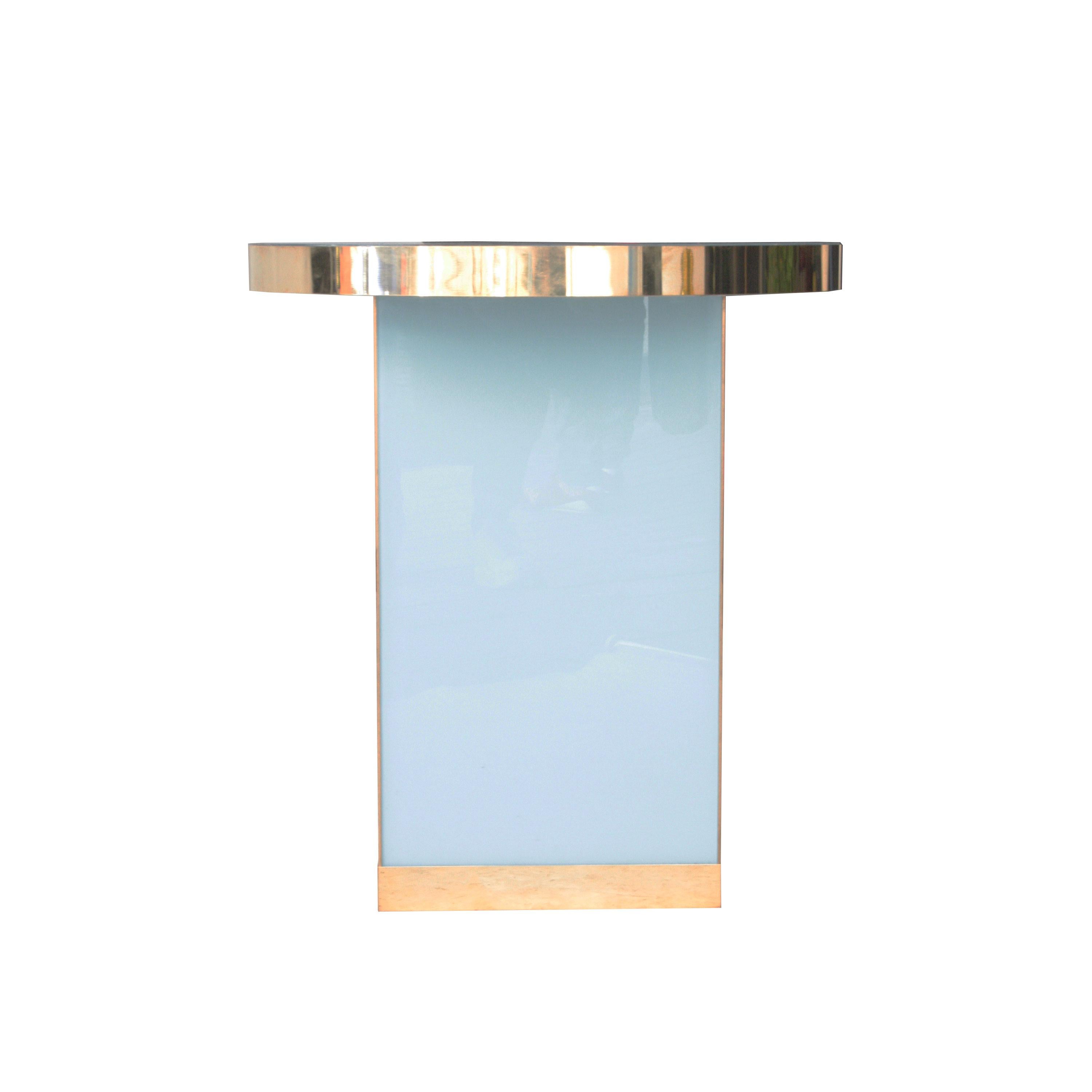 Spanish side table with base in the form of rectangular prism and circular envelope with brass finishes and crystals in lacobel handcrafted in gold and blue tones.