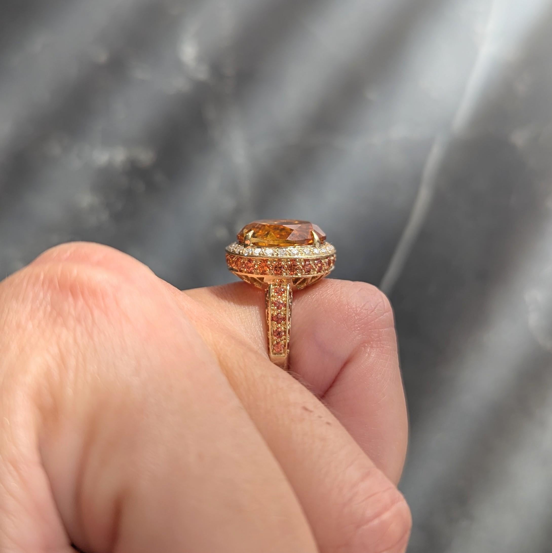 Zeitgenössischer Citrin Diamant Saphir 18 Karat Gelbgold Cocktail Ring im Angebot 4