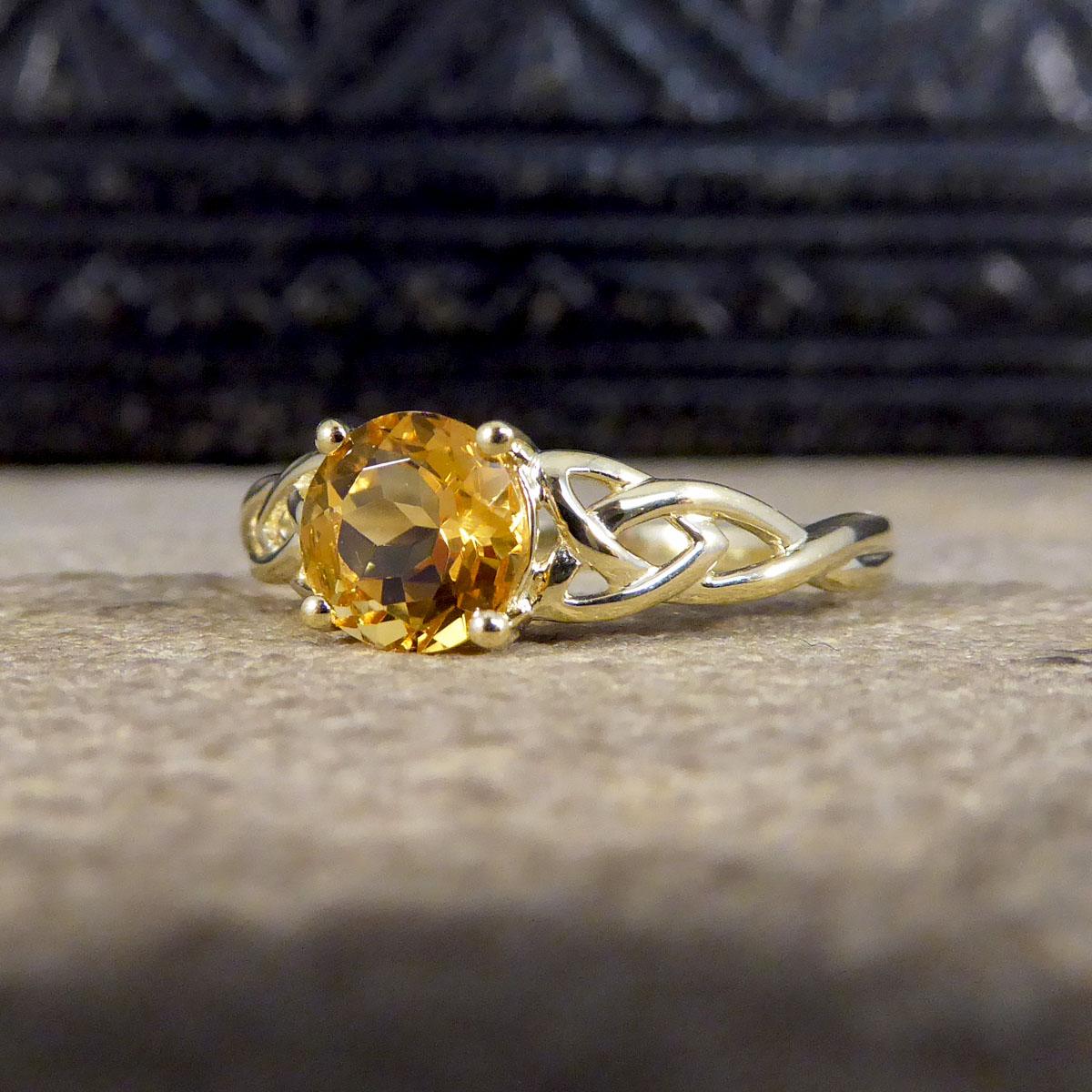 Contemporary Citrine Single Stone Ring with Detailed Shoulders 9ct Yellow Gold In New Condition In Yorkshire, West Yorkshire