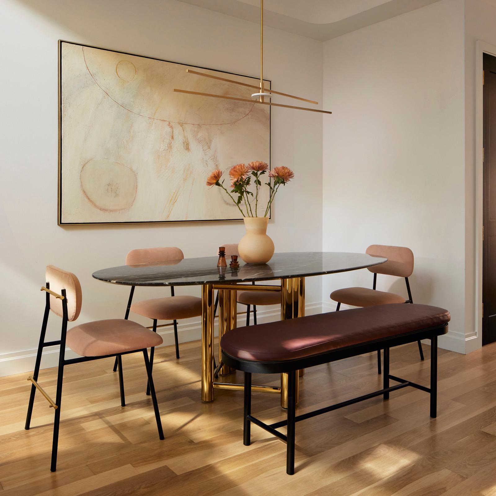 XXIe siècle et contemporain Chaise Classic Contemporary Miami, noir, détails en laiton en vente