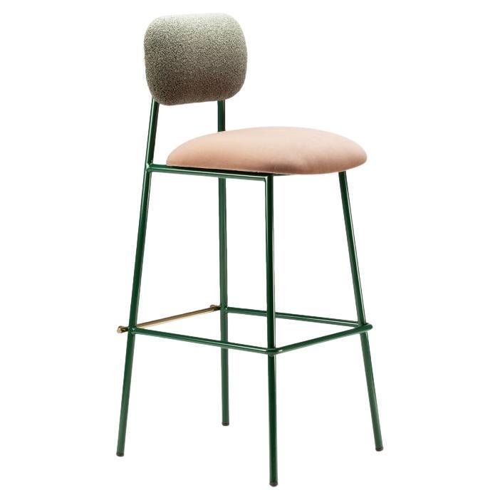 Chaise de comptoir verte classique contemporaine Miami avec tissu d'ameublement souple et détails en laiton