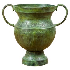 Urna in rame in stile classico con patina verde, manici grandi e gadroons