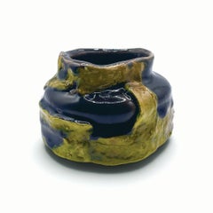 Jarrón contemporáneo de arcilla en tonos verde chartreuse y negro, reactivo al calor, de Kim Mesches