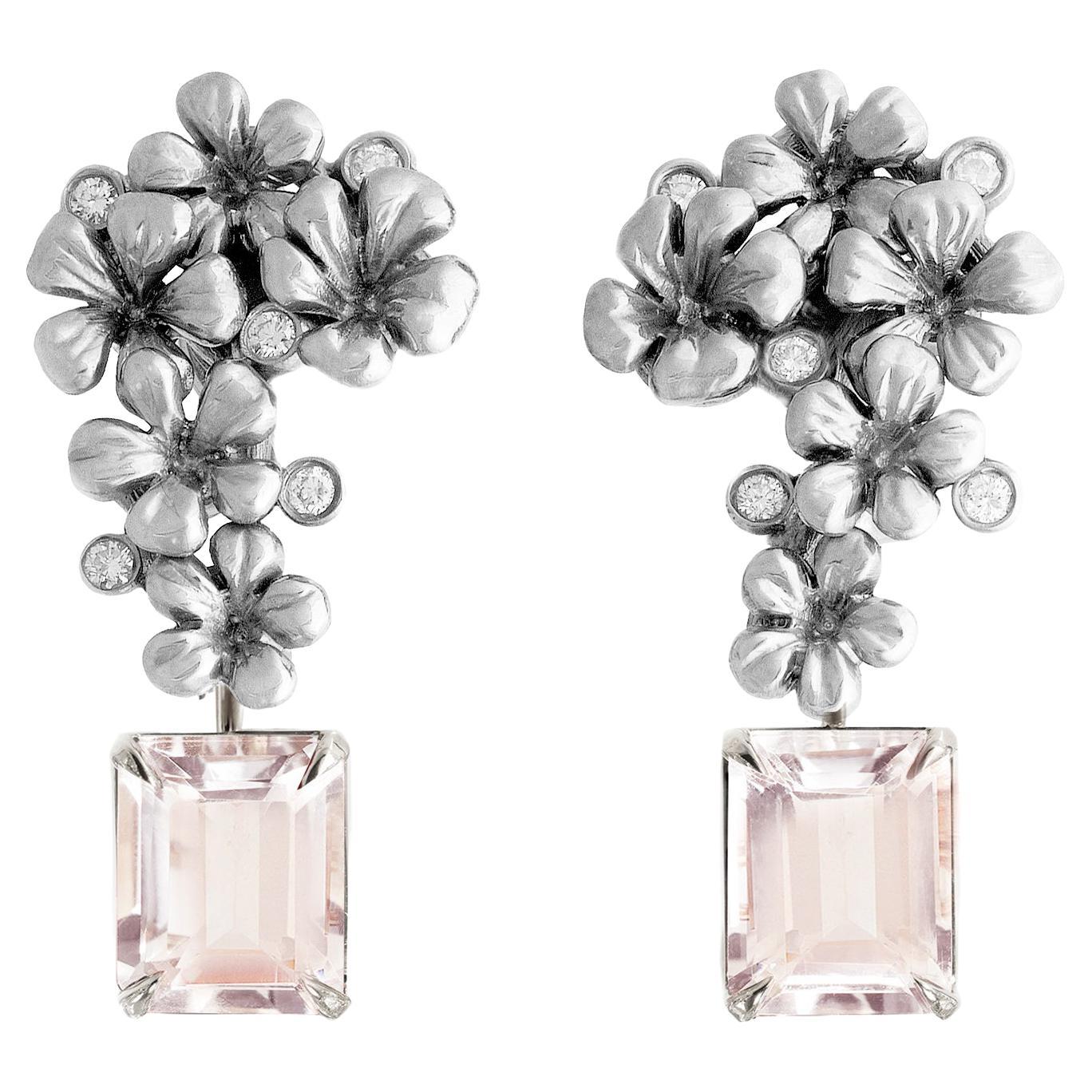 Boucles d'oreilles clips contemporaines en or blanc avec Morganites roses claires naturelles en vente