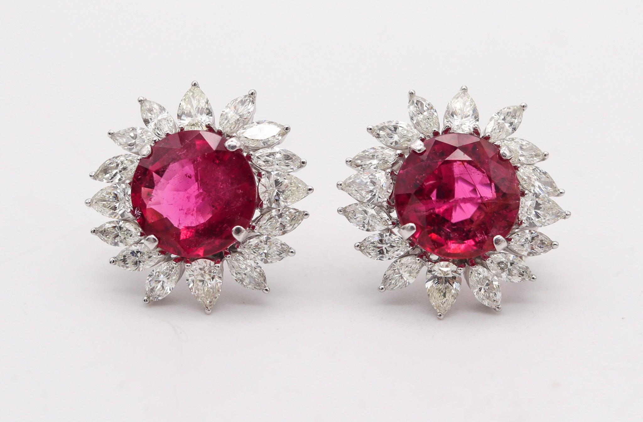 Modernista Orecchini a clip CONTEMPORANEI in oro 18Kt e rubelliti e diamanti da 20,16 Ctw in vendita