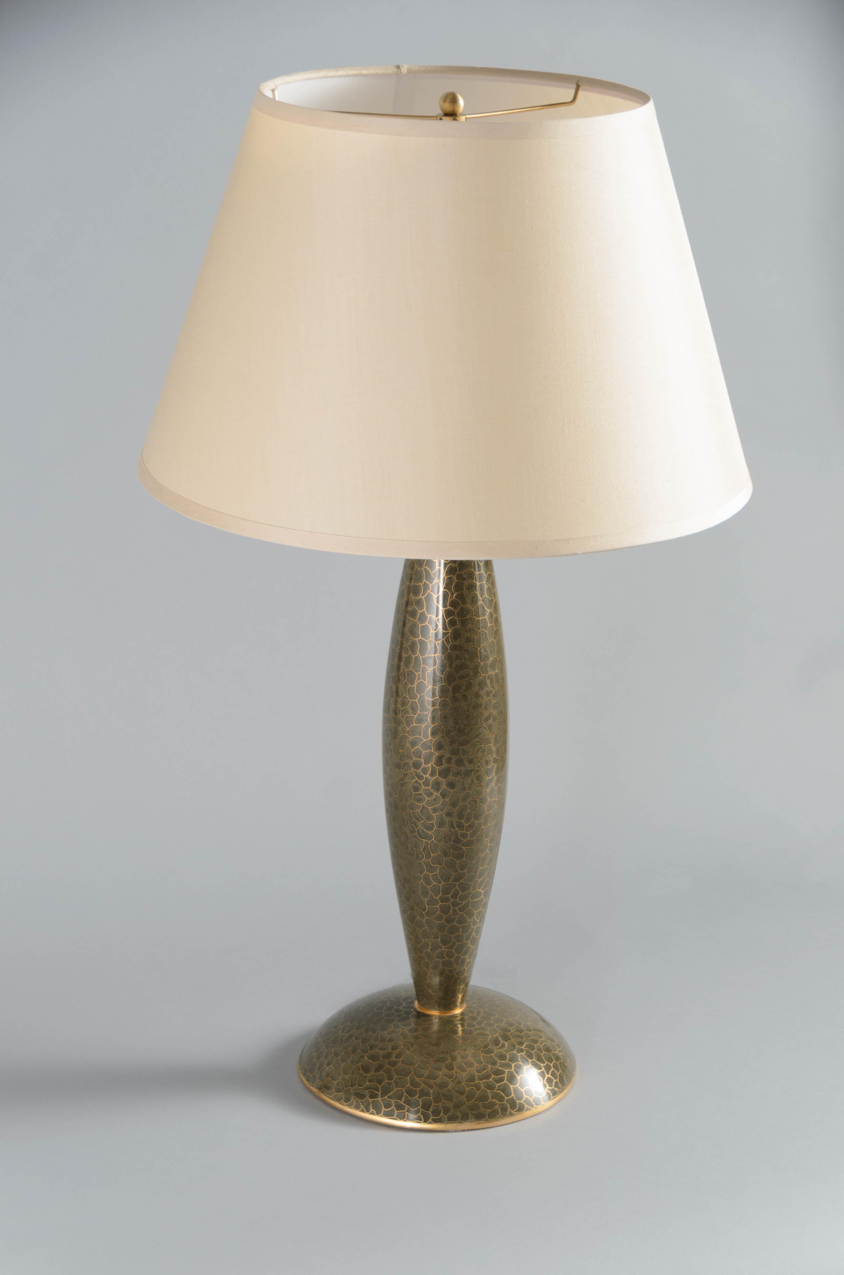 Moderne Lampe balustre contemporaine en moss cloisonné de Robert Kuo, édition limitée en vente