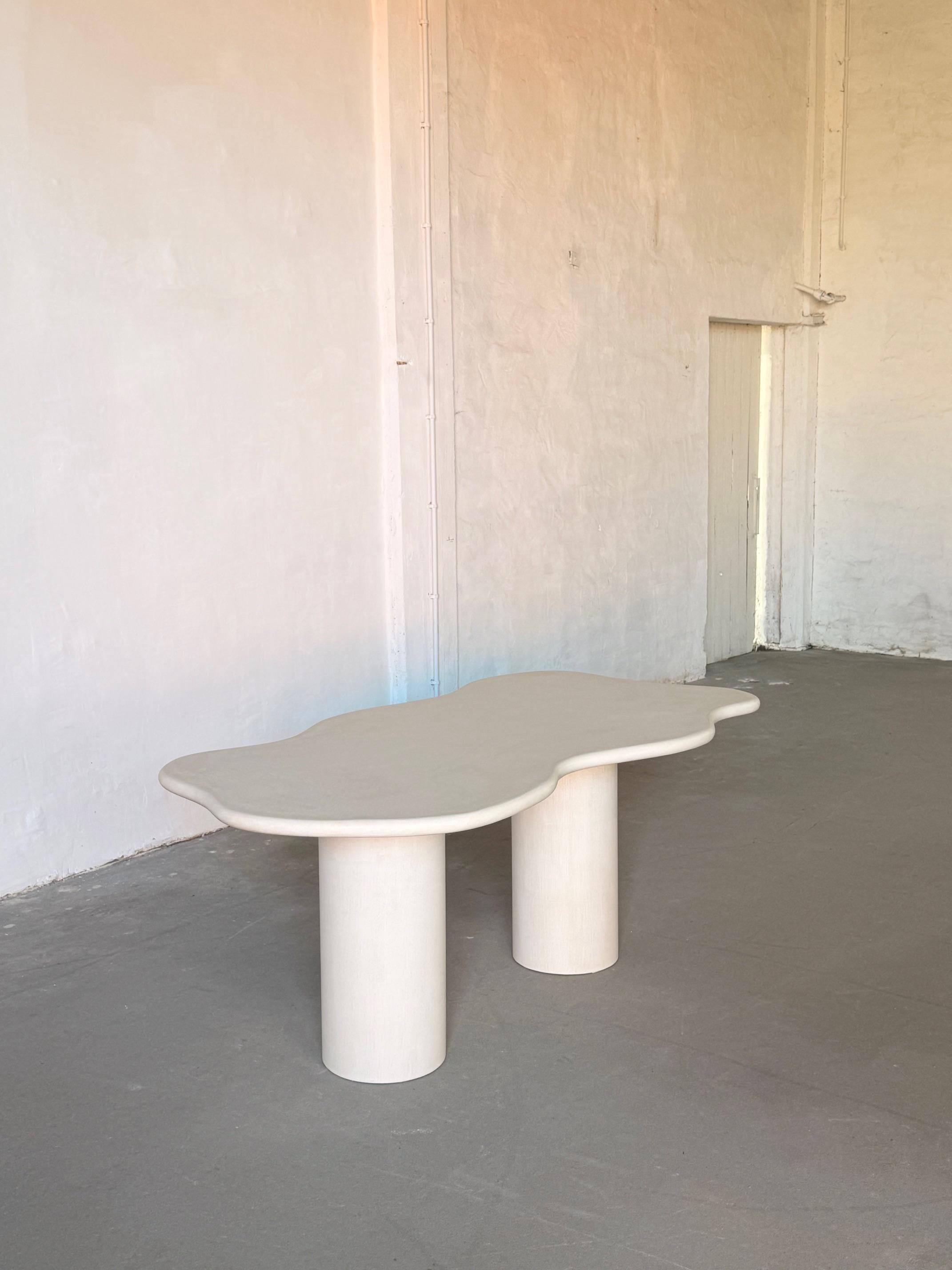 Zeitgenössischer Esstisch 