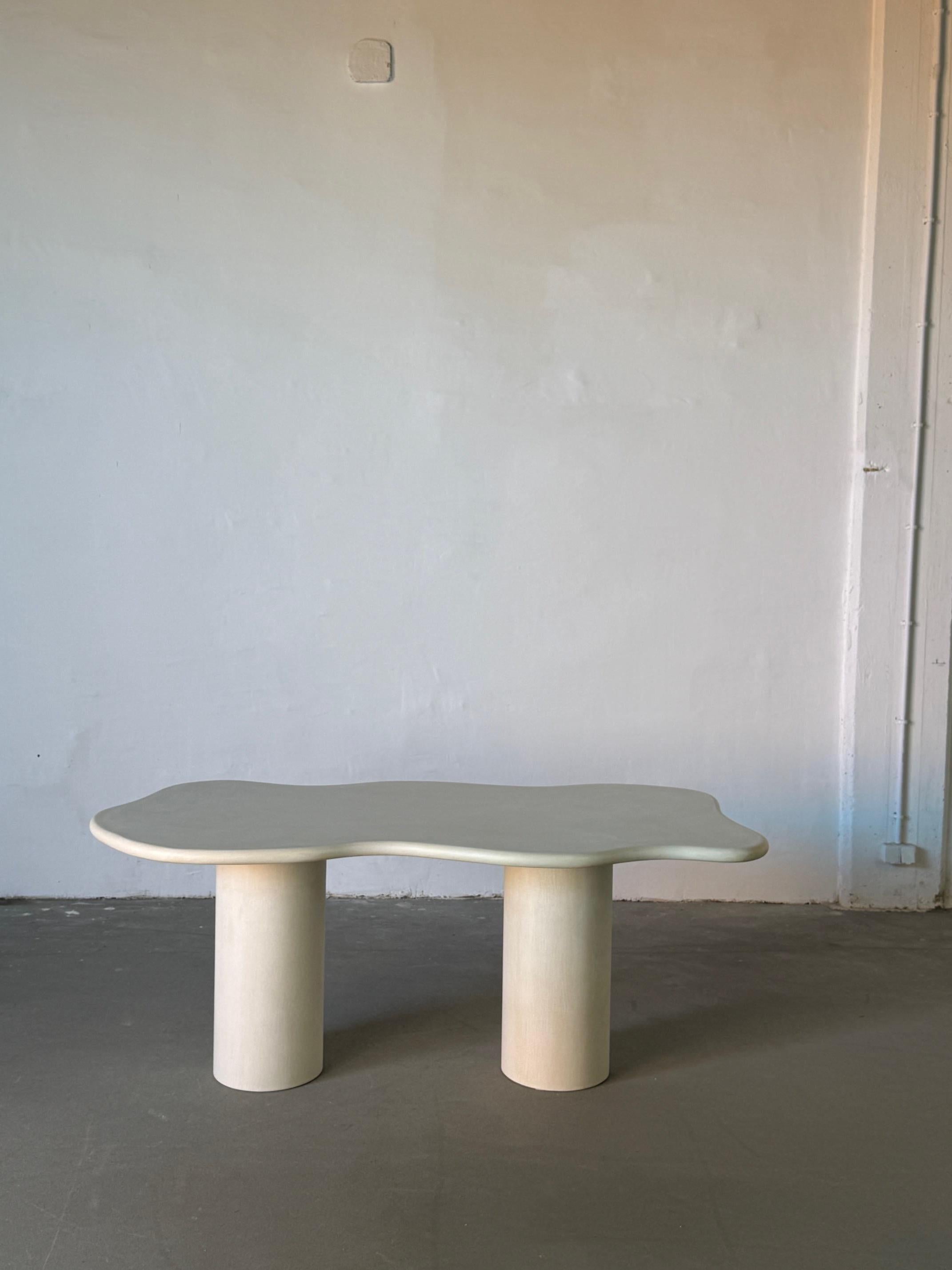 Zeitgenössischer Esstisch 