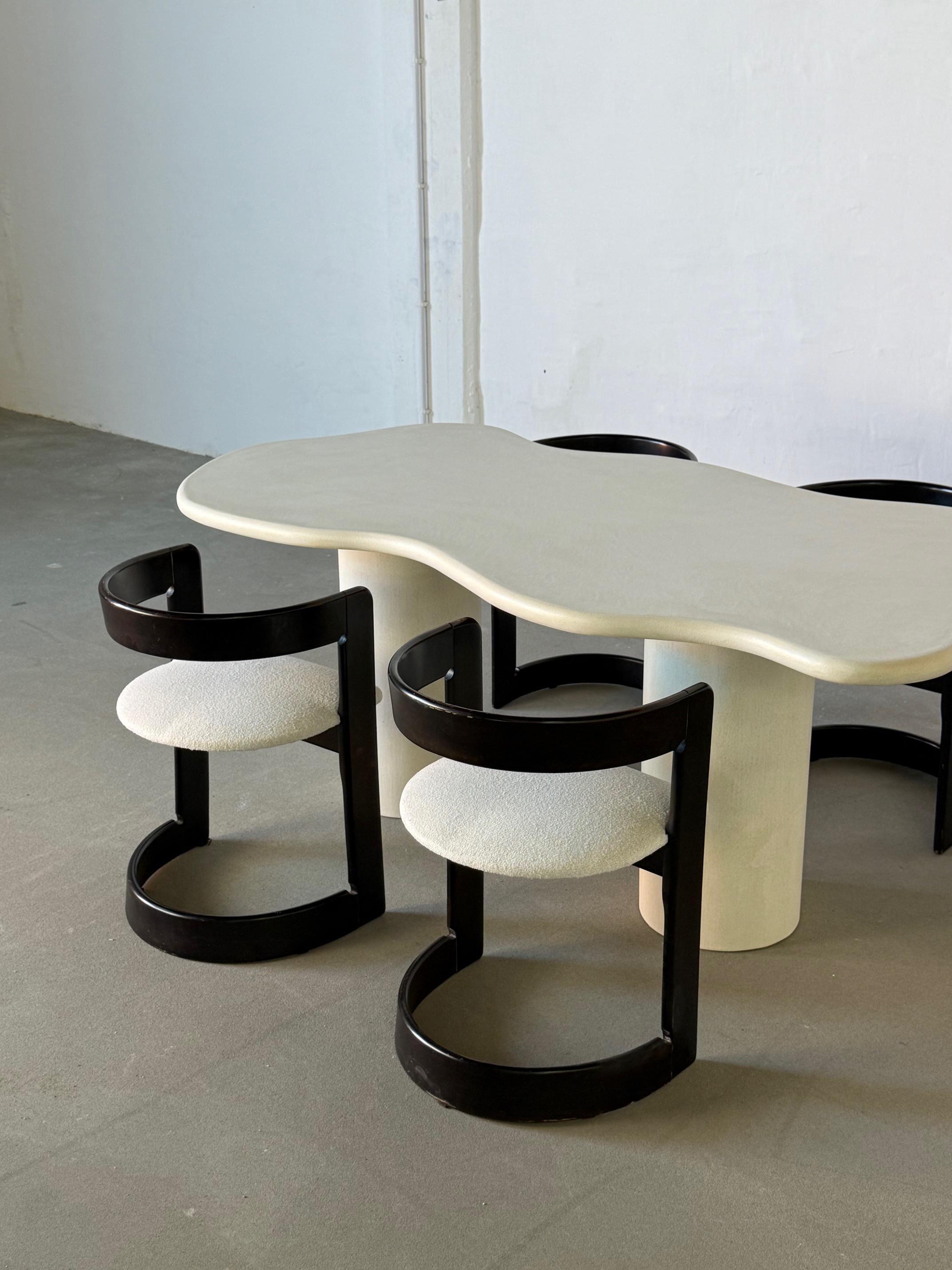 Zeitgenössischer Esstisch 