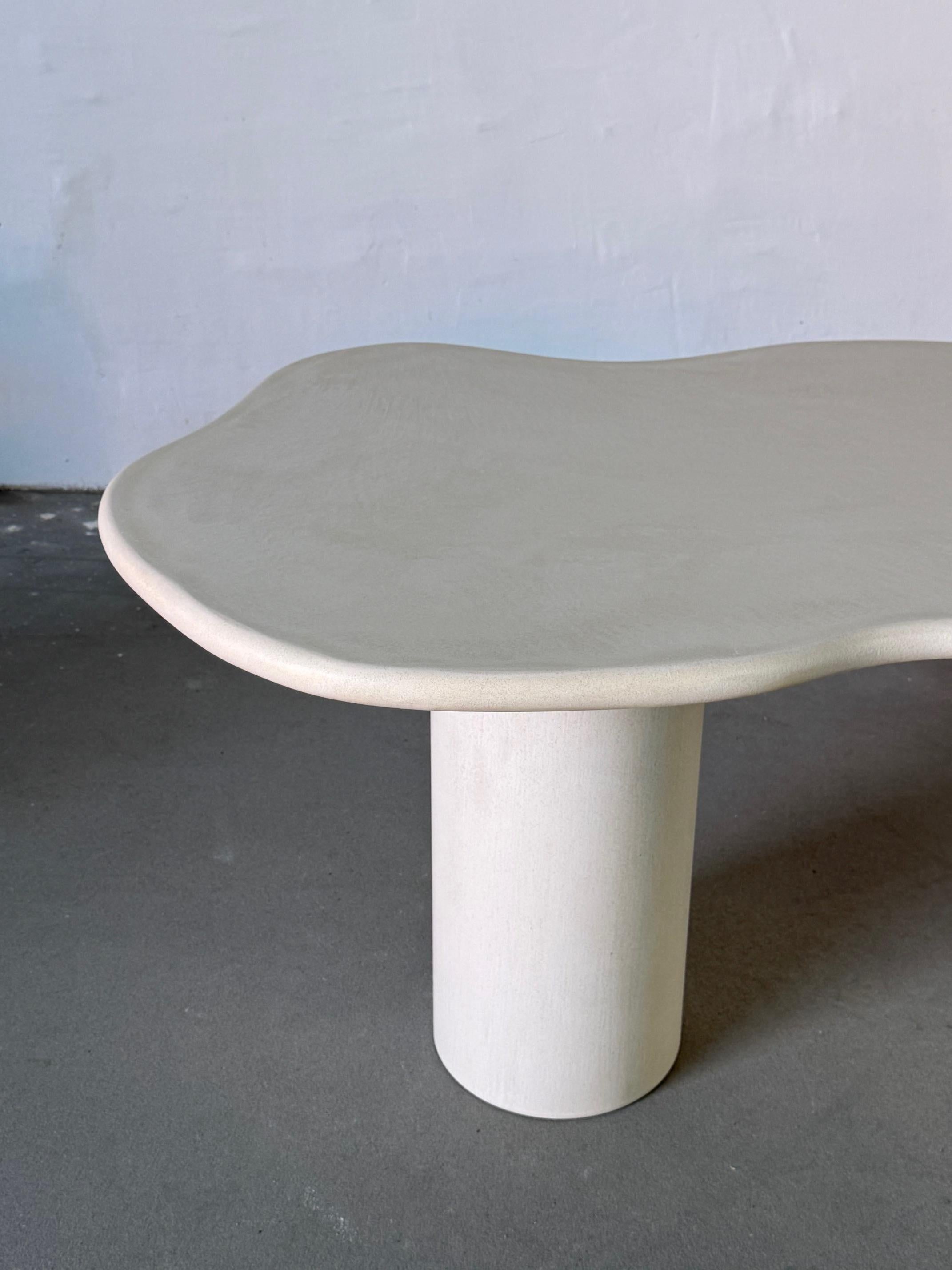 Zeitgenössischer Esstisch 